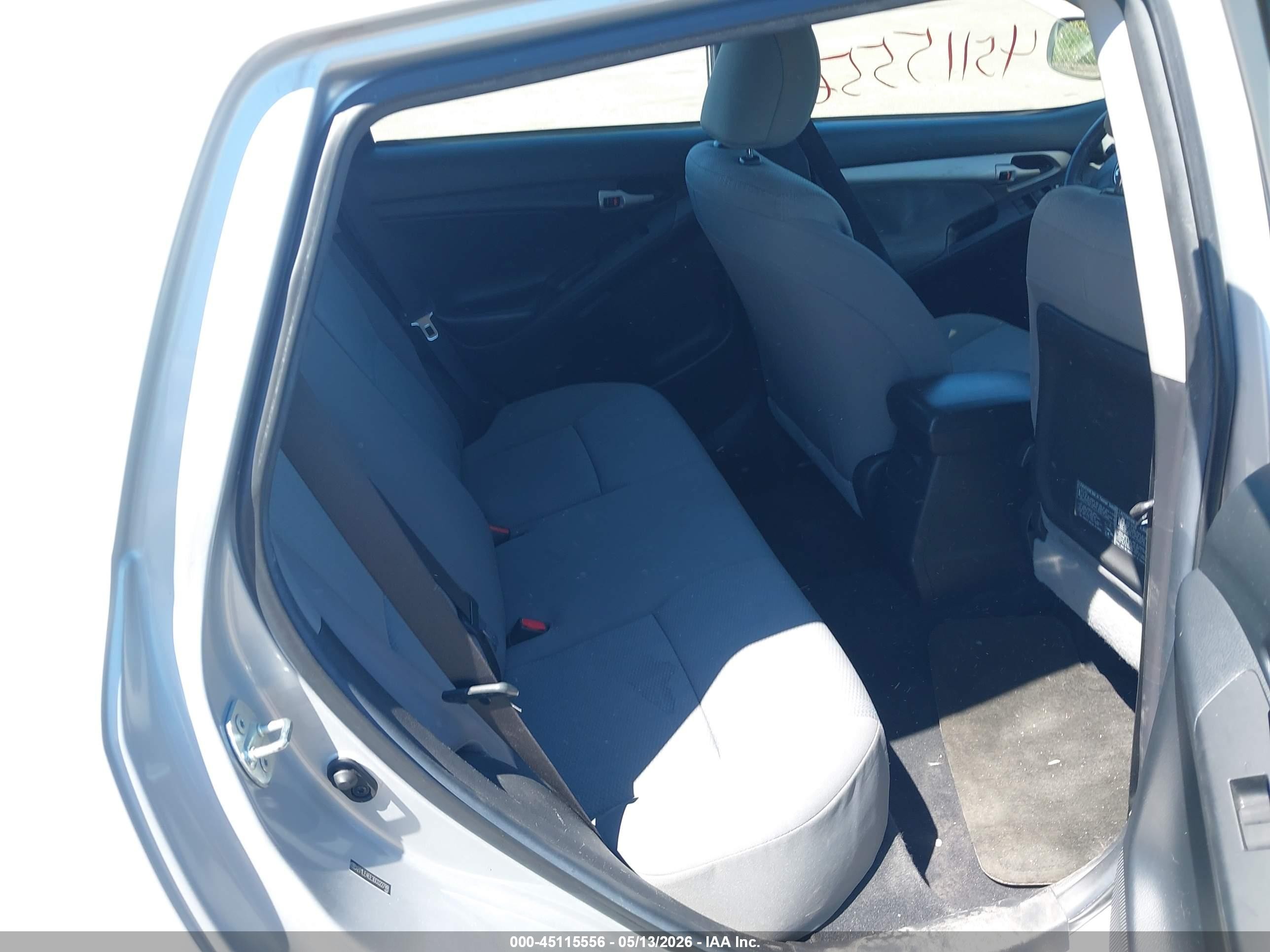 2013 Toyota Matrix S Silver vin: 2T1LE4EE3DC022788