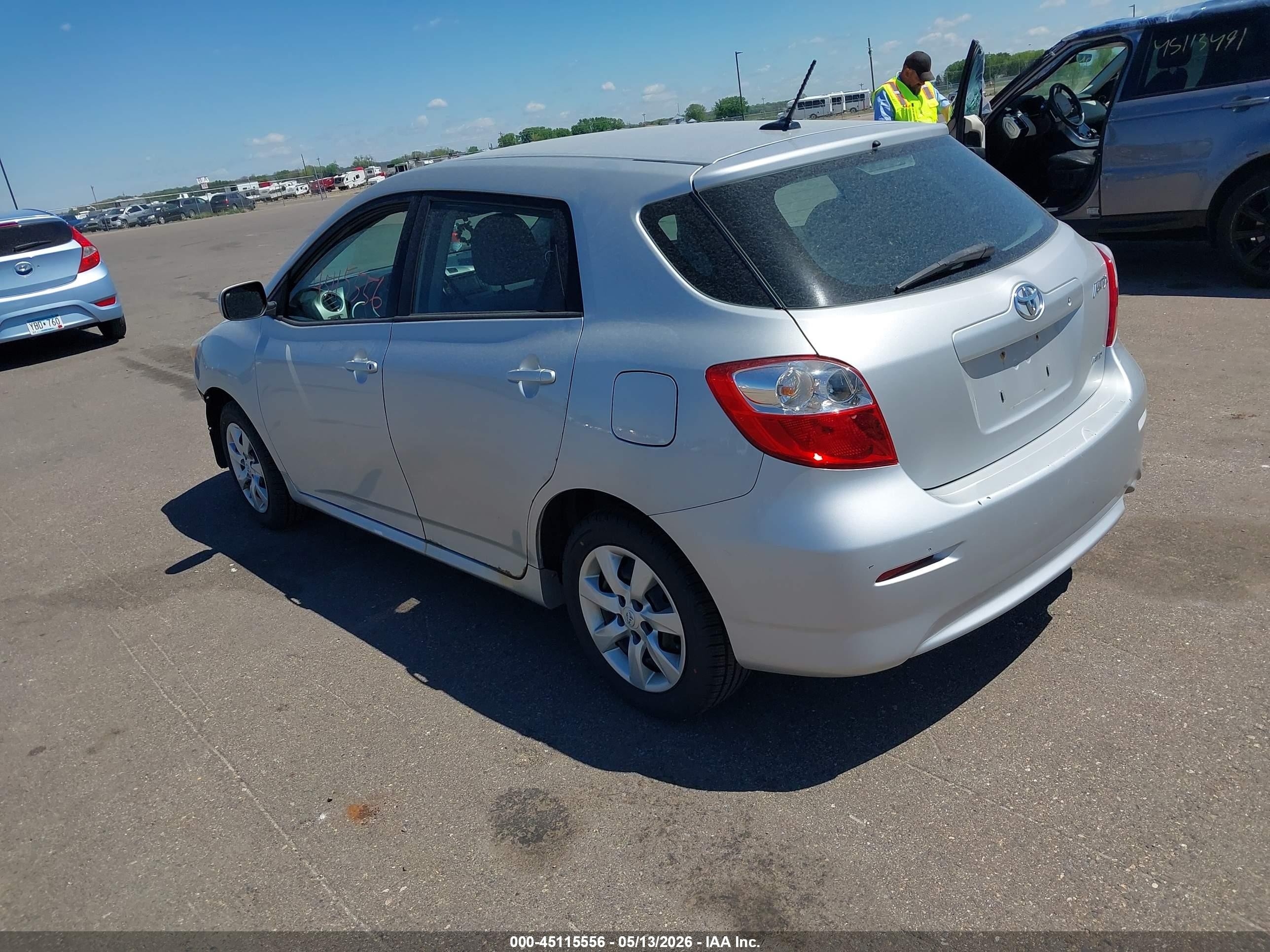 2013 Toyota Matrix S Silver vin: 2T1LE4EE3DC022788