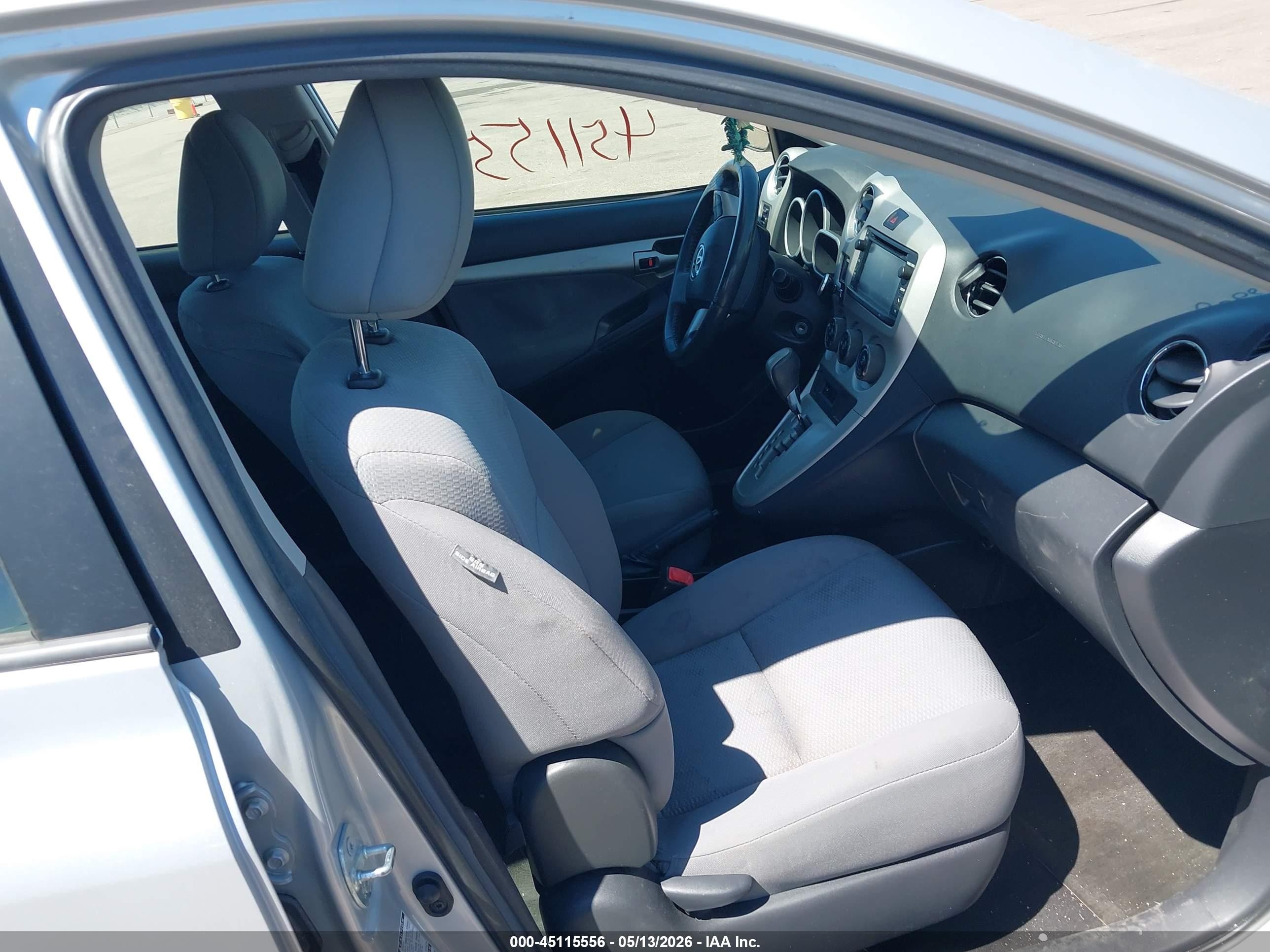 2013 Toyota Matrix S Silver vin: 2T1LE4EE3DC022788