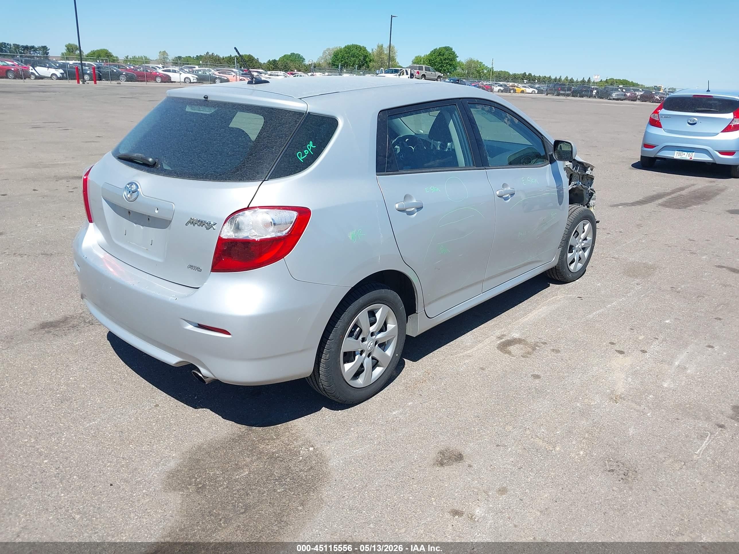 2013 Toyota Matrix S Silver vin: 2T1LE4EE3DC022788