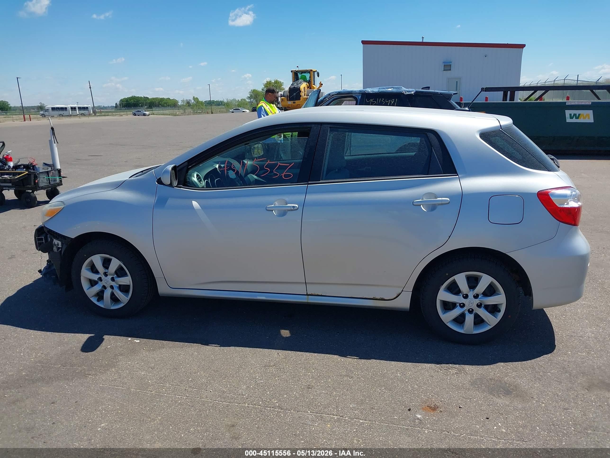2013 Toyota Matrix S Silver vin: 2T1LE4EE3DC022788