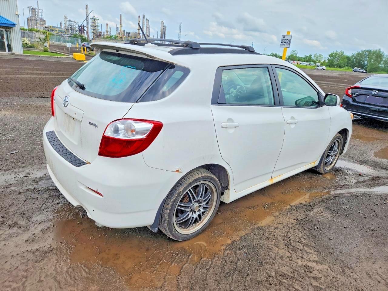 2010 Toyota Corolla Matrix S White vin: 2T1LE4EE5AC012291