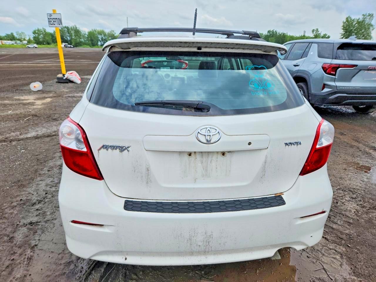 2010 Toyota Corolla Matrix S White vin: 2T1LE4EE5AC012291