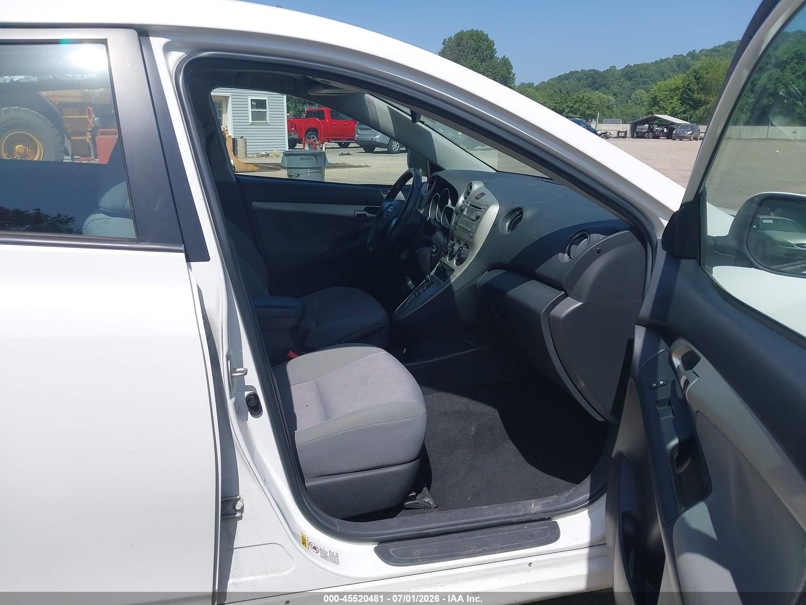 2010 Toyota Matrix S White vin: 2T1LE4EE5AC018625