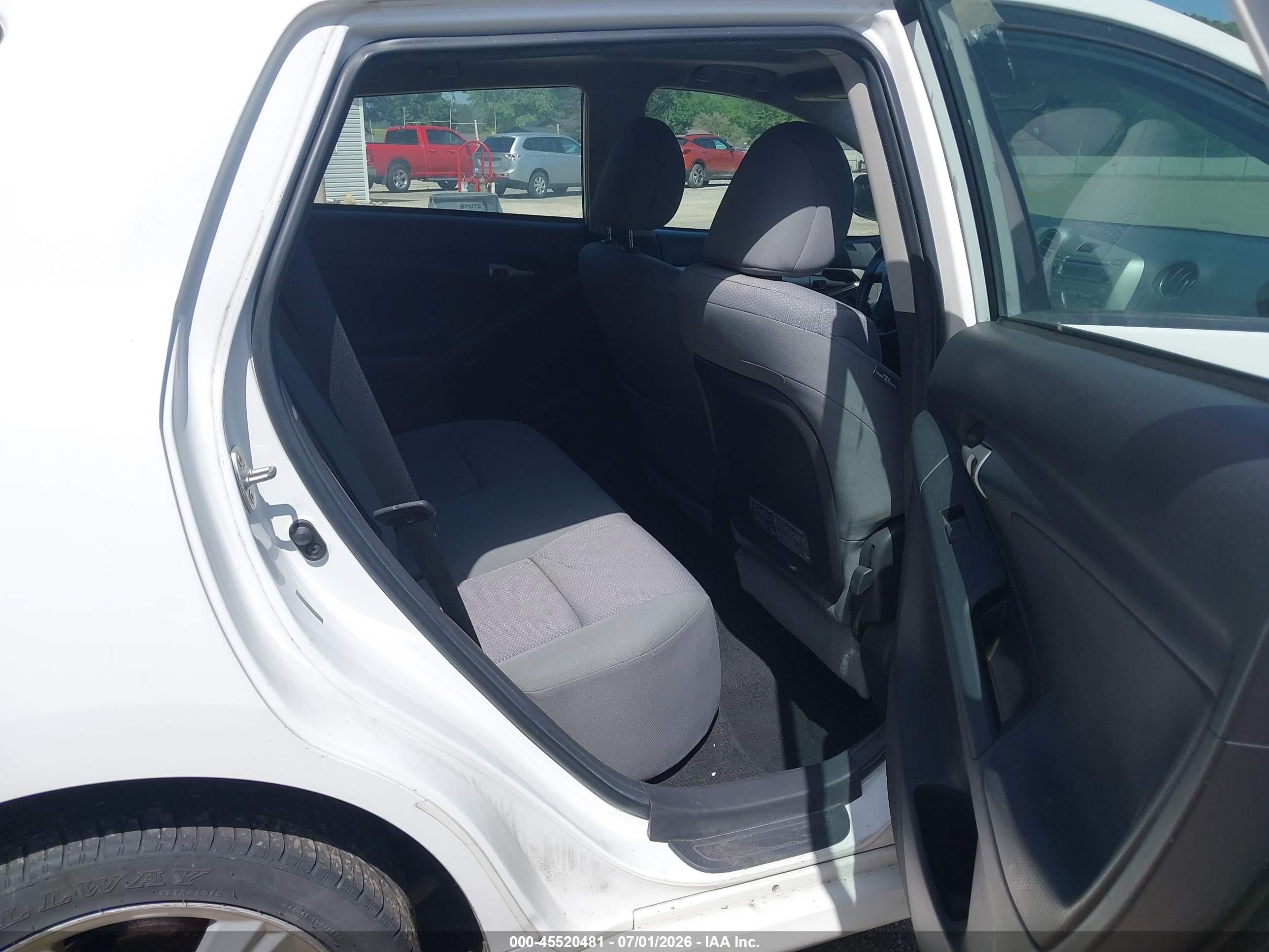 2010 Toyota Matrix S White vin: 2T1LE4EE5AC018625