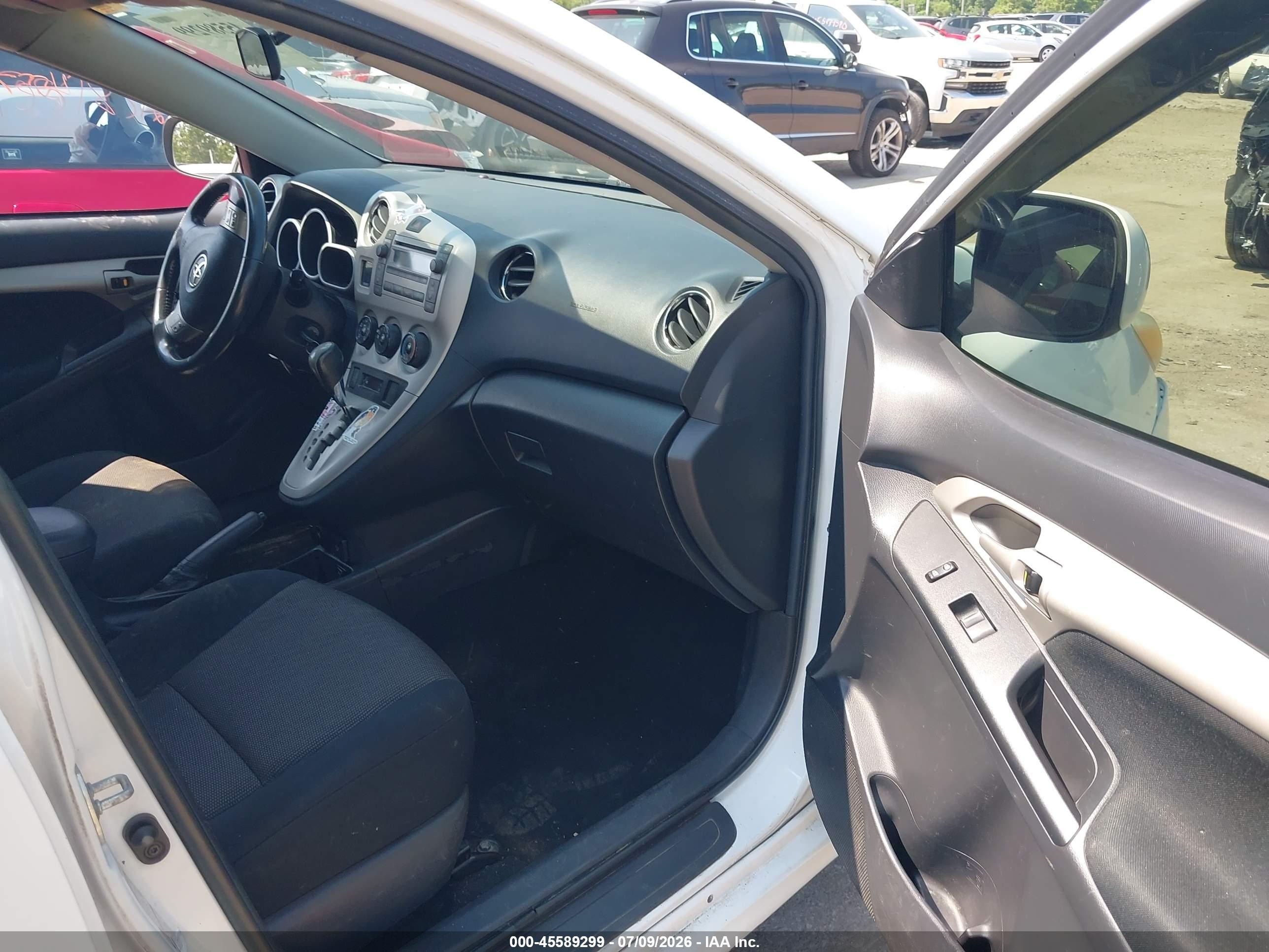 2010 Toyota Matrix S White vin: 2T1LE4EEXAC016255