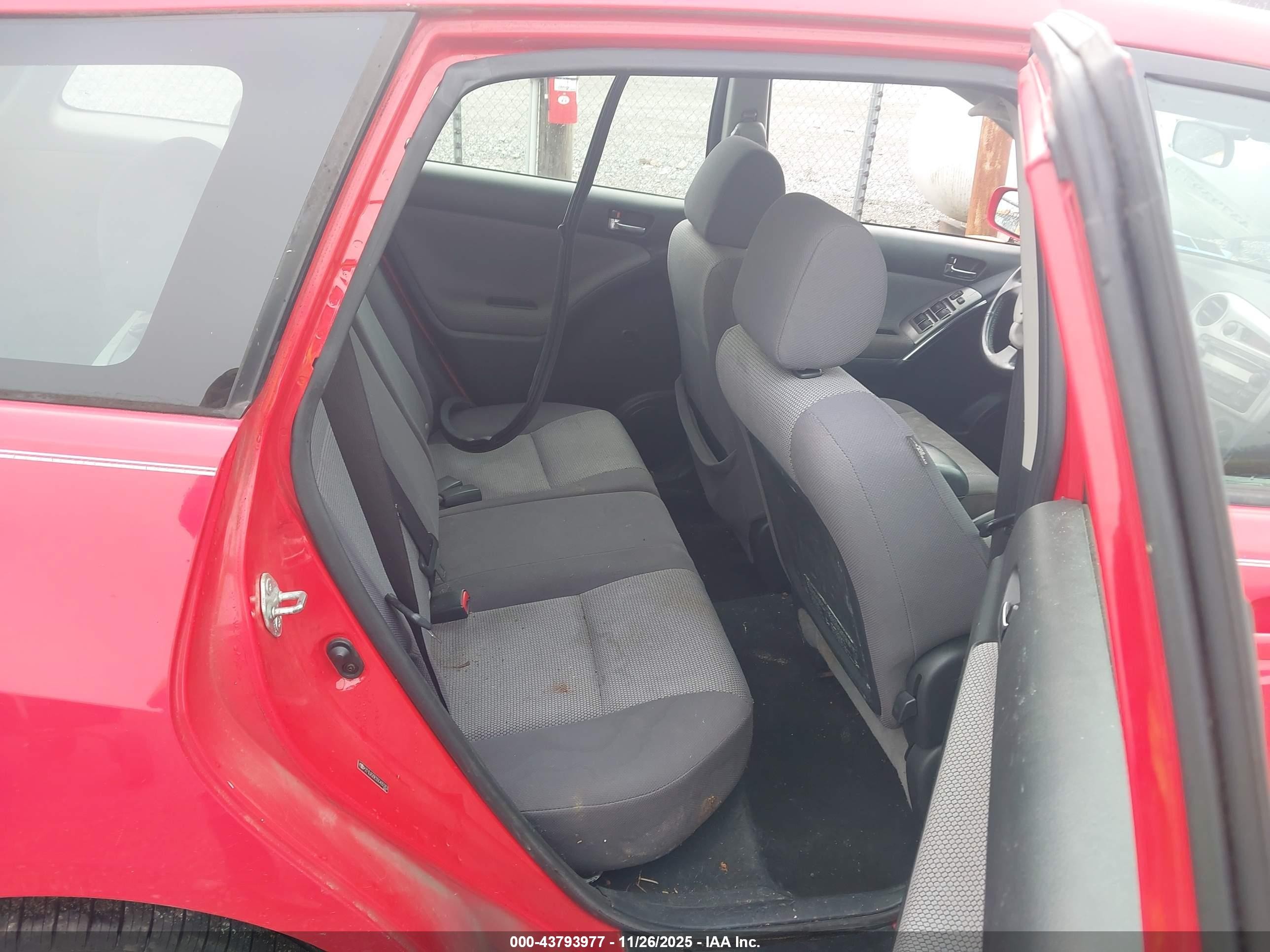 2005 Toyota Corolla Matrix Xr Red vin: 2T1LR30E55C492263