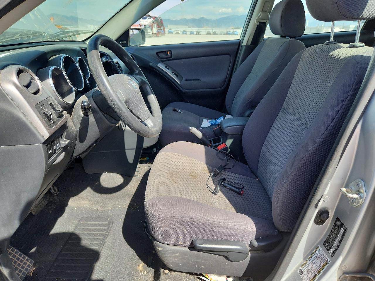 2005 Toyota Matrix Base Silver vin: 2T1LR32E05C347645
