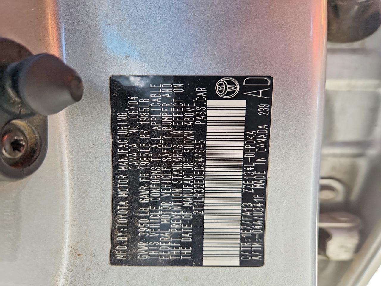 2005 Toyota Matrix Base Silver vin: 2T1LR32E05C347645