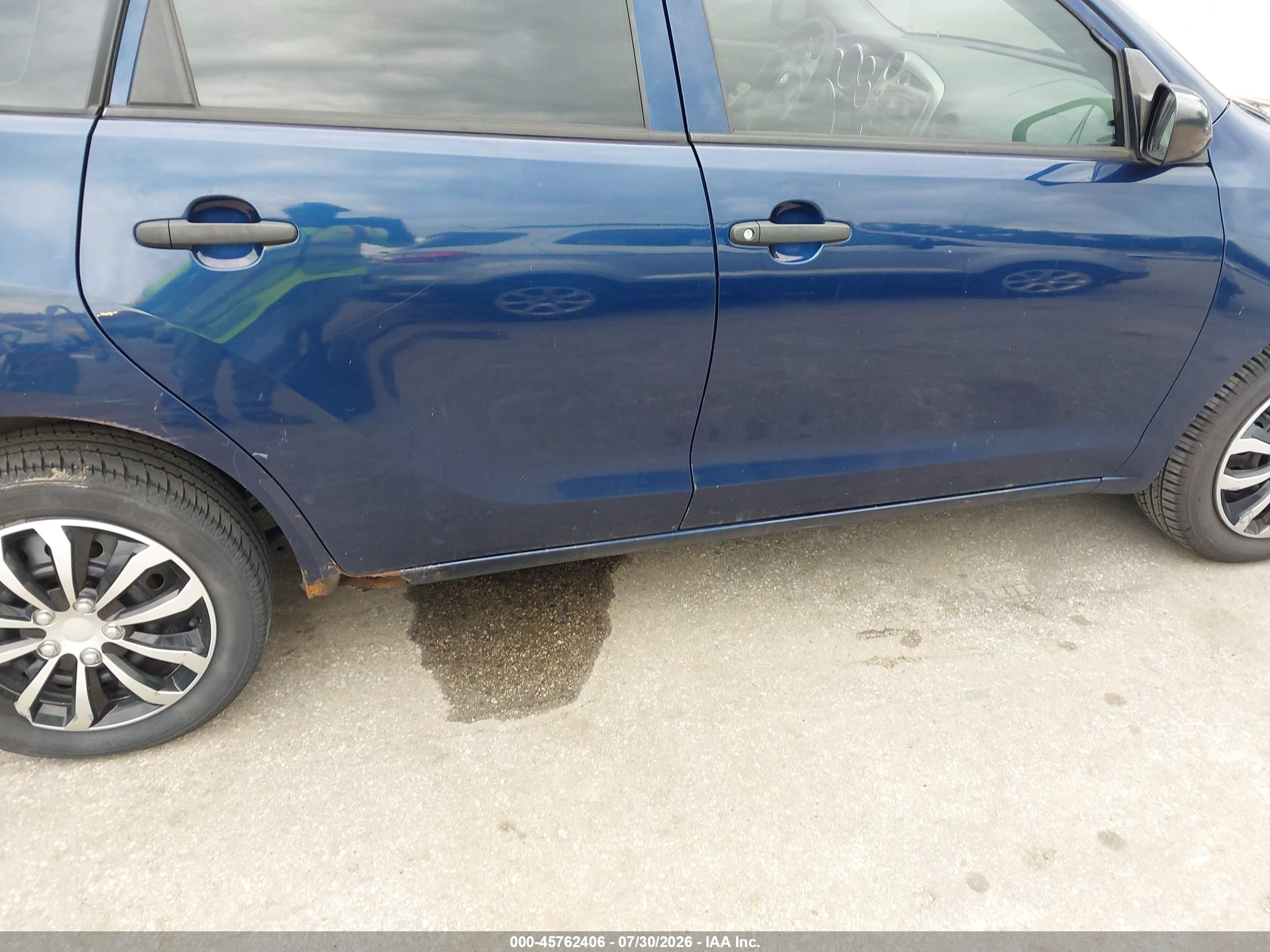 2005 Toyota Matrix   Синий vin: 2T1LR32E35C411161