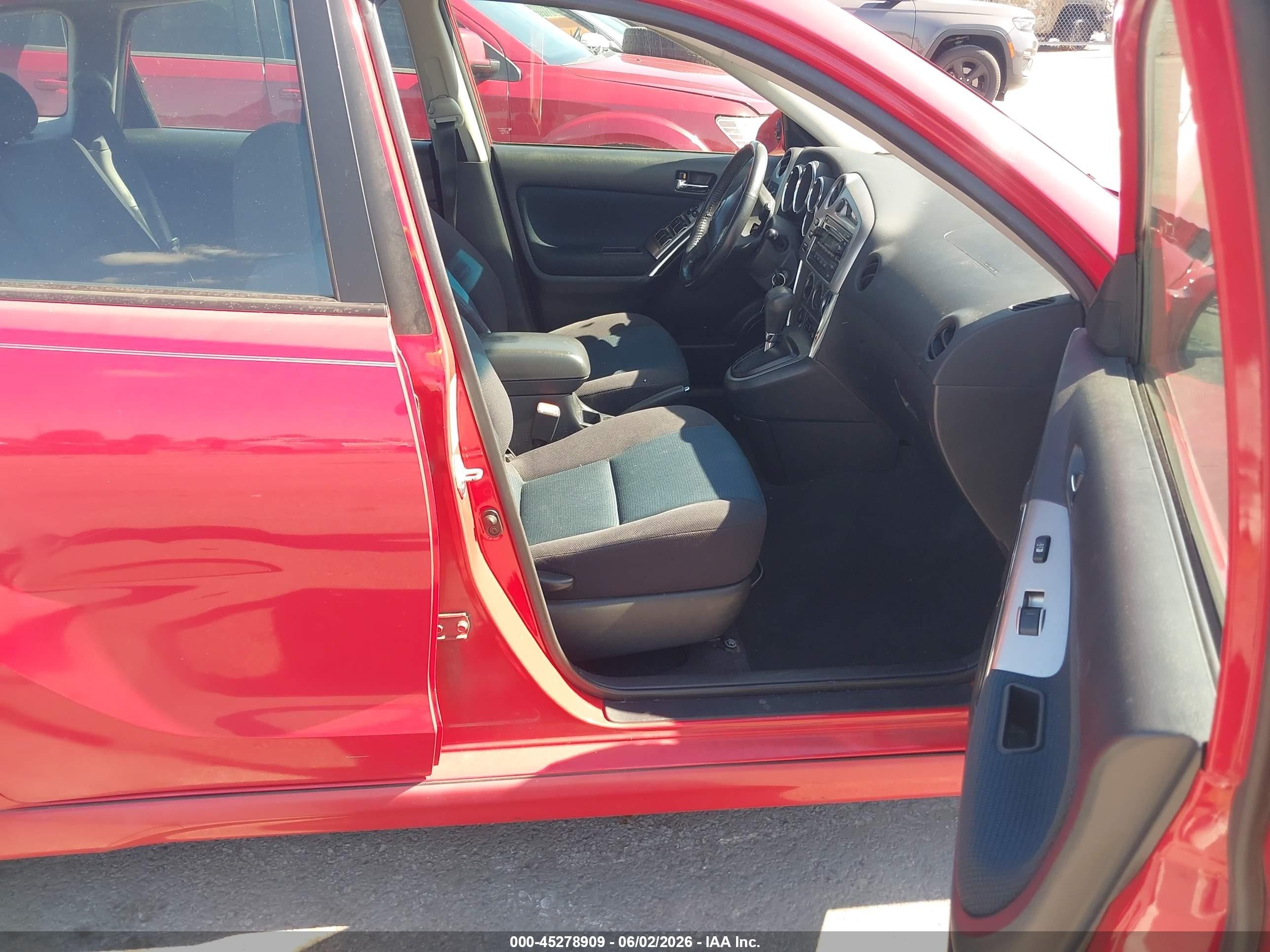 2005 Toyota Matrix Xr Red vin: 2T1LR32E35C478018