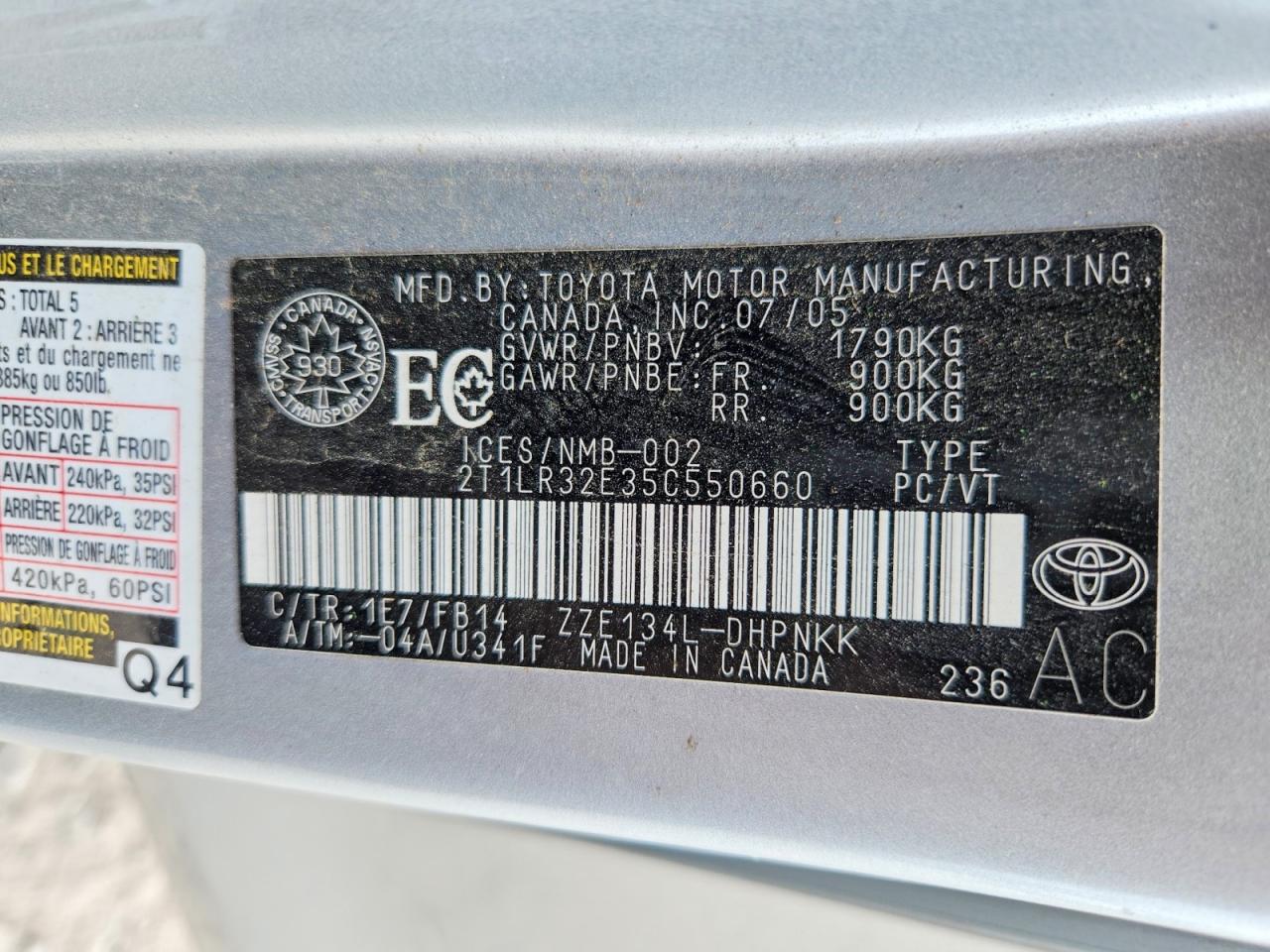 2005 Toyota Corolla Matrix Base/xr Silver vin: 2T1LR32E35C550660