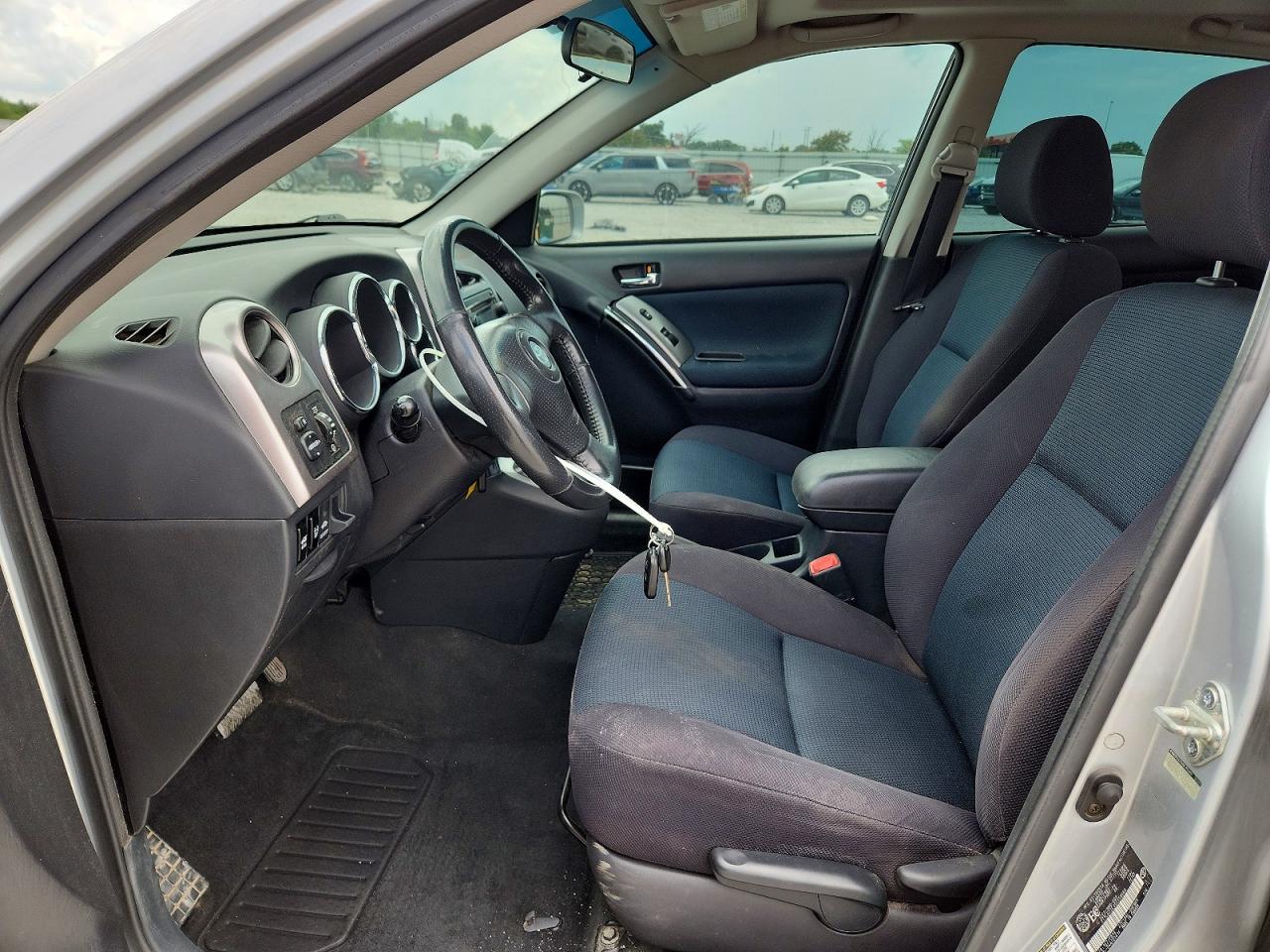 2005 Toyota Corolla Matrix Base/xr Silver vin: 2T1LR32E35C550660