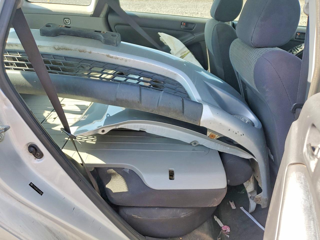 2005 Toyota Matrix Base Silver vin: 2T1LR32E45C385881