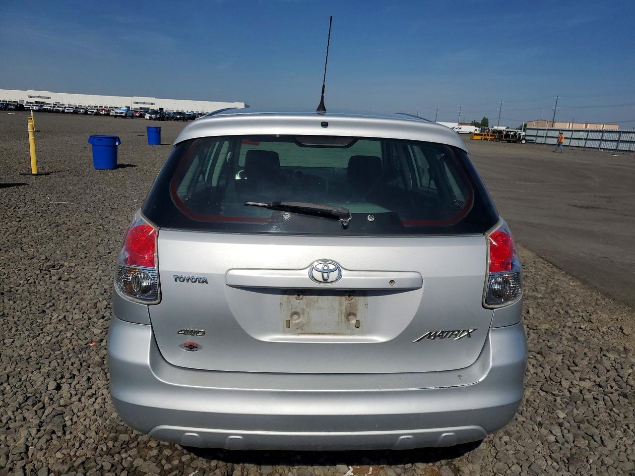 2005 Toyota Matrix Base Silver vin: 2T1LR32E45C385881
