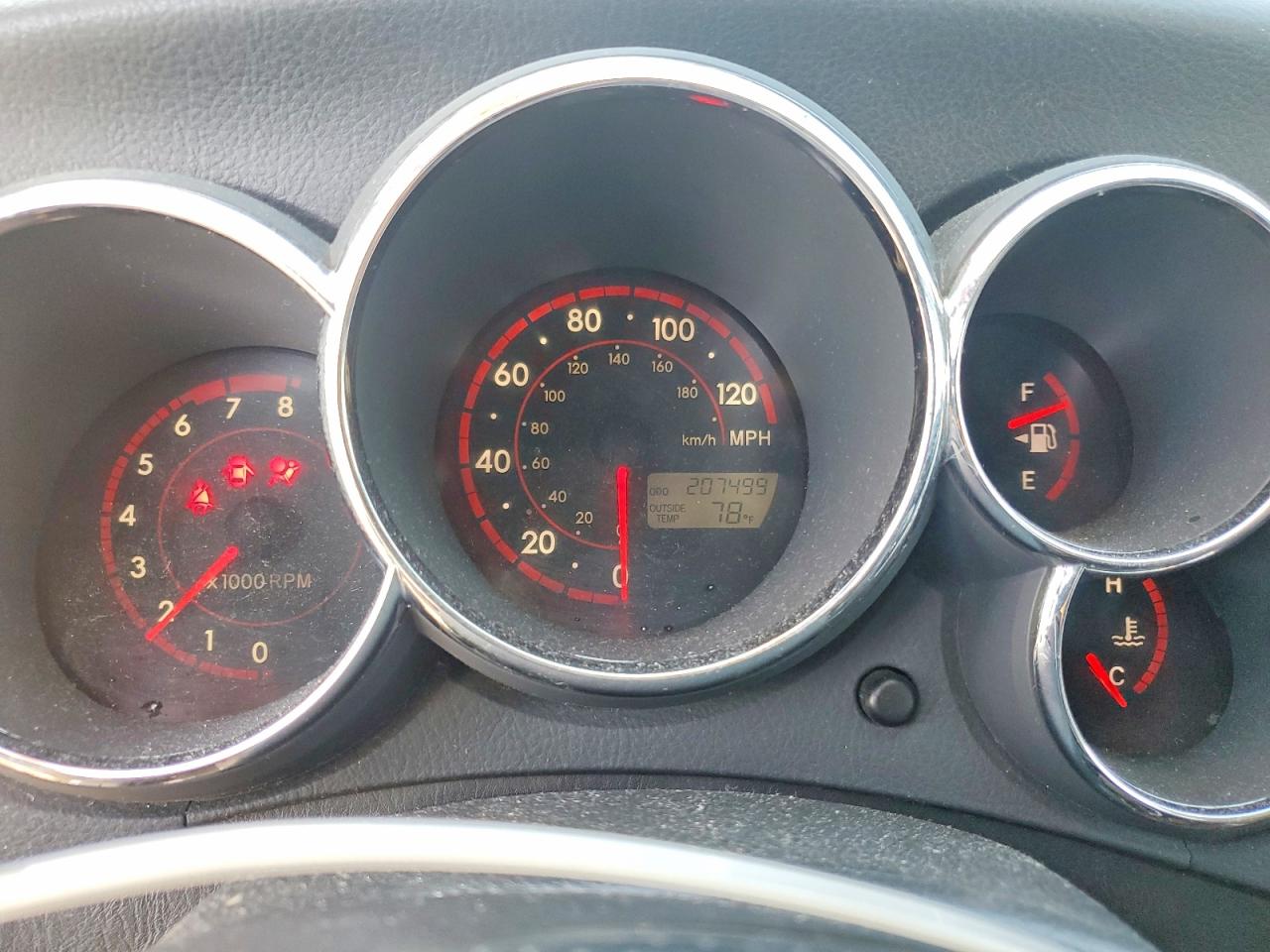 2005 Toyota Matrix Base Silver vin: 2T1LR32E45C385881