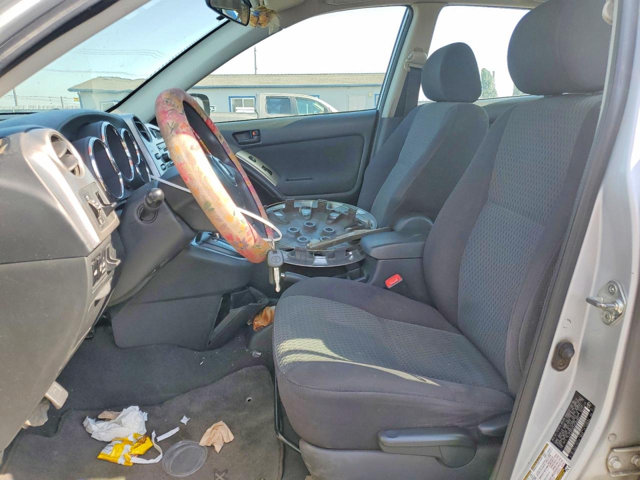 2005 Toyota Matrix Base Silver vin: 2T1LR32E45C385881