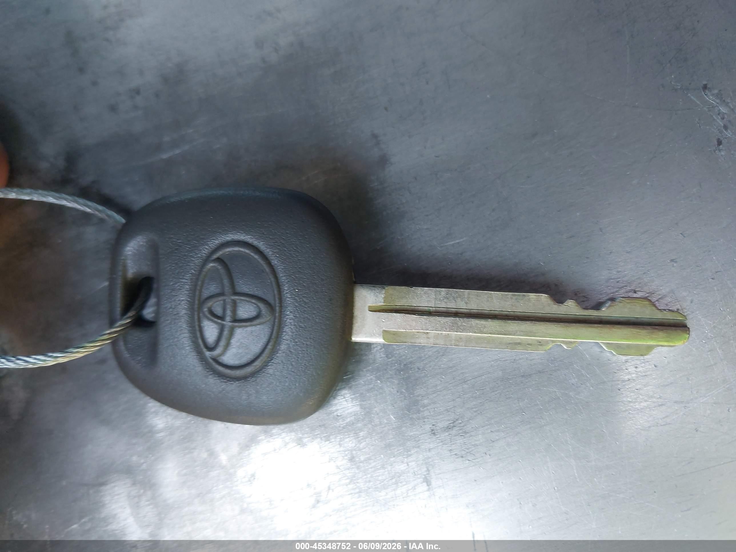 2006 Toyota Matrix Silver vin: 2T1LR32E56C563296