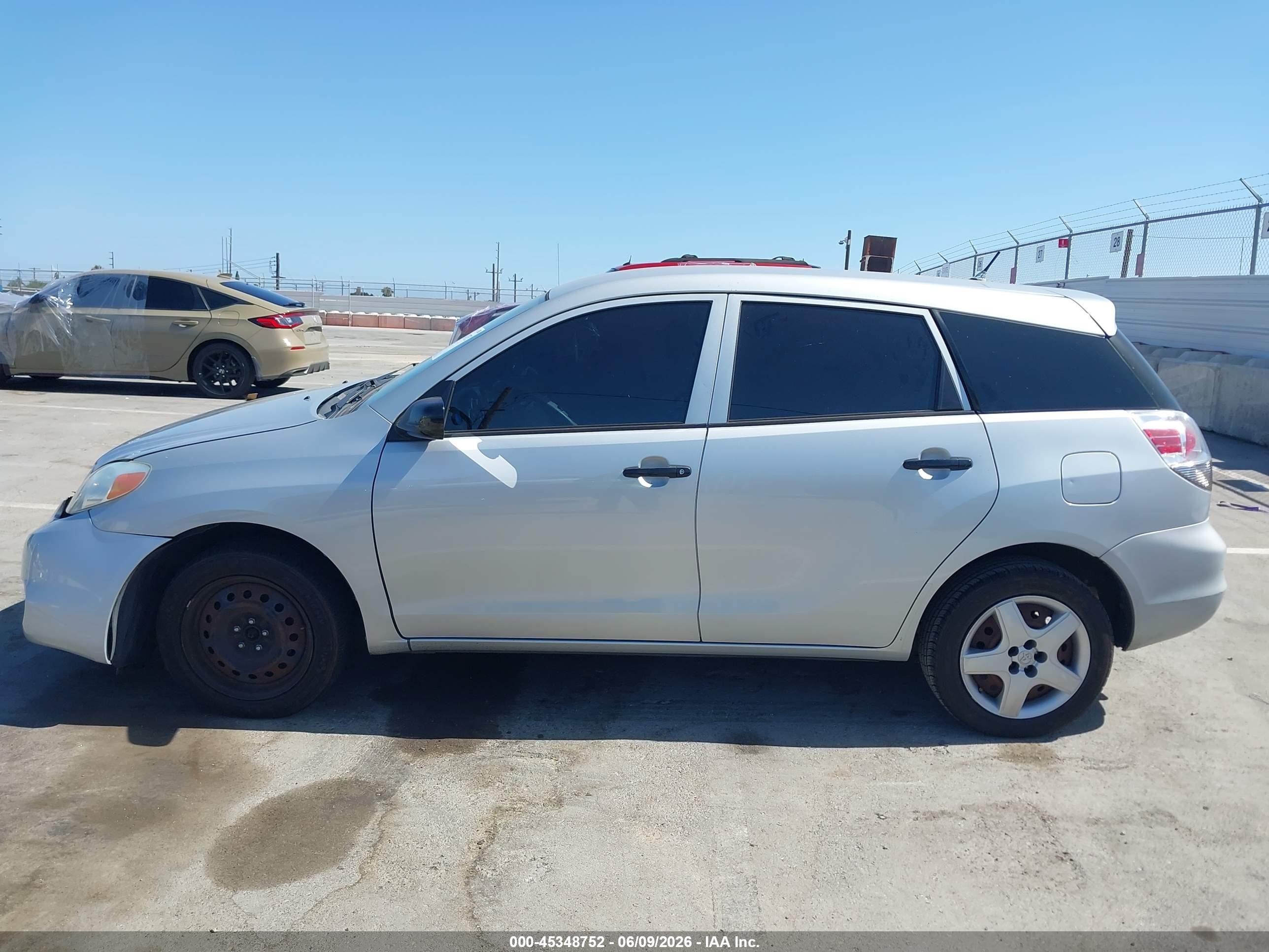 2006 Toyota Matrix Silver vin: 2T1LR32E56C563296