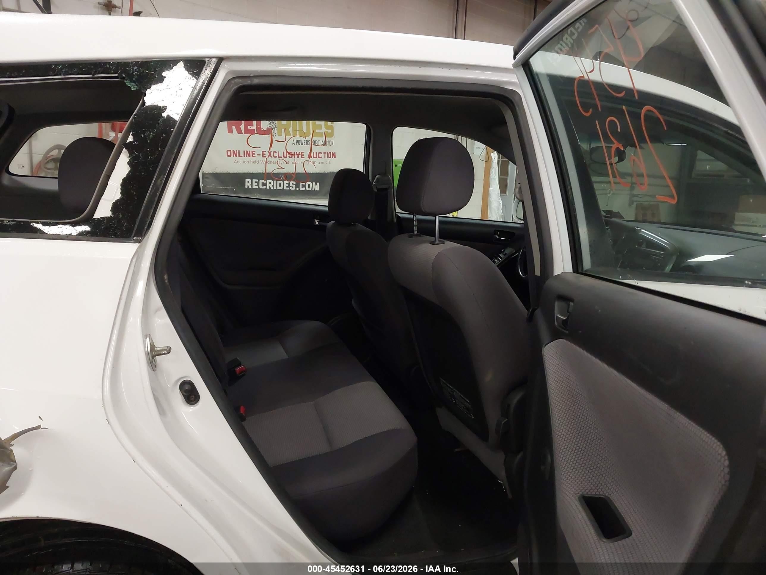 2006 Toyota Matrix Xr Белый vin: 2T1LR32E66C552212