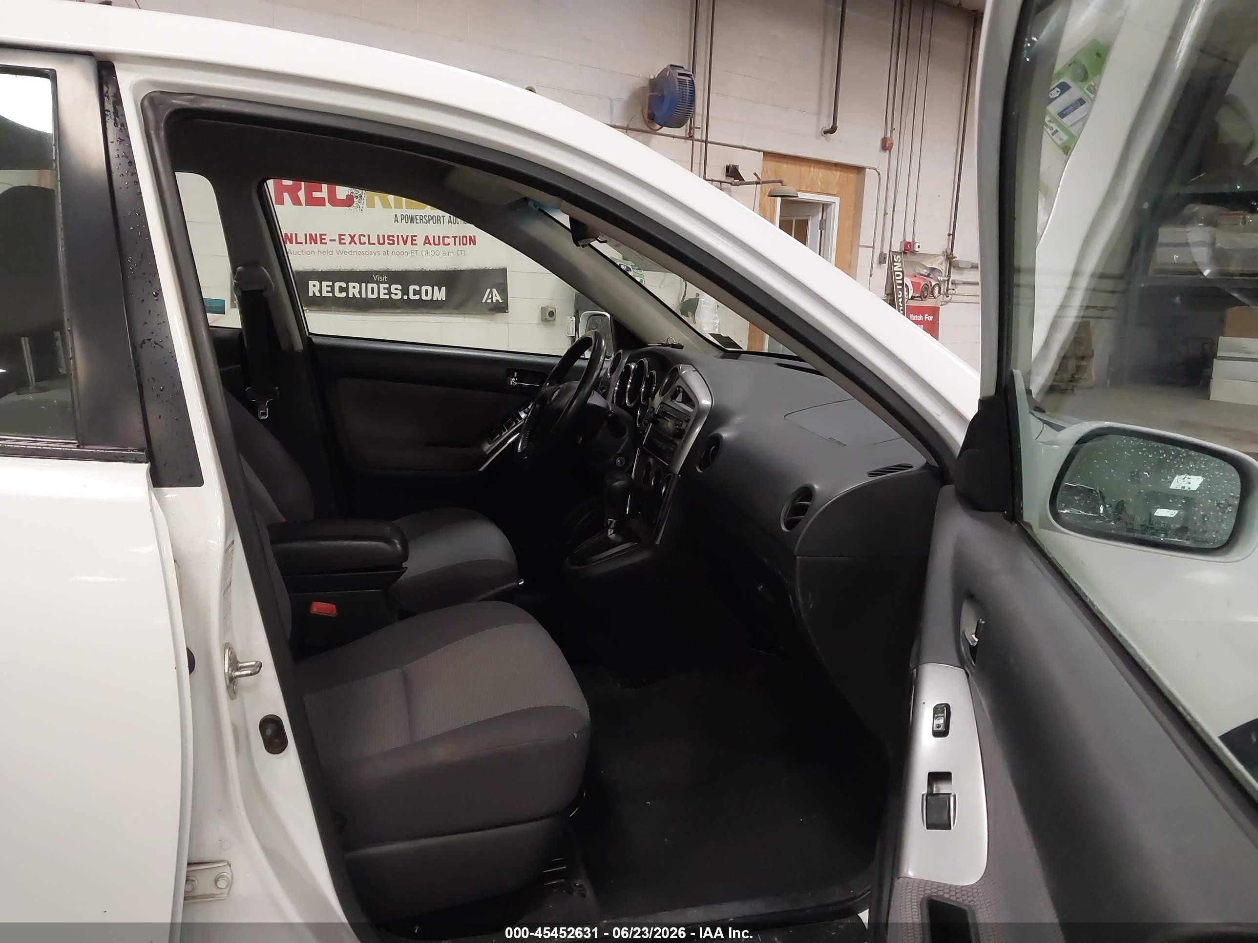 2006 Toyota Matrix Xr Белый vin: 2T1LR32E66C552212