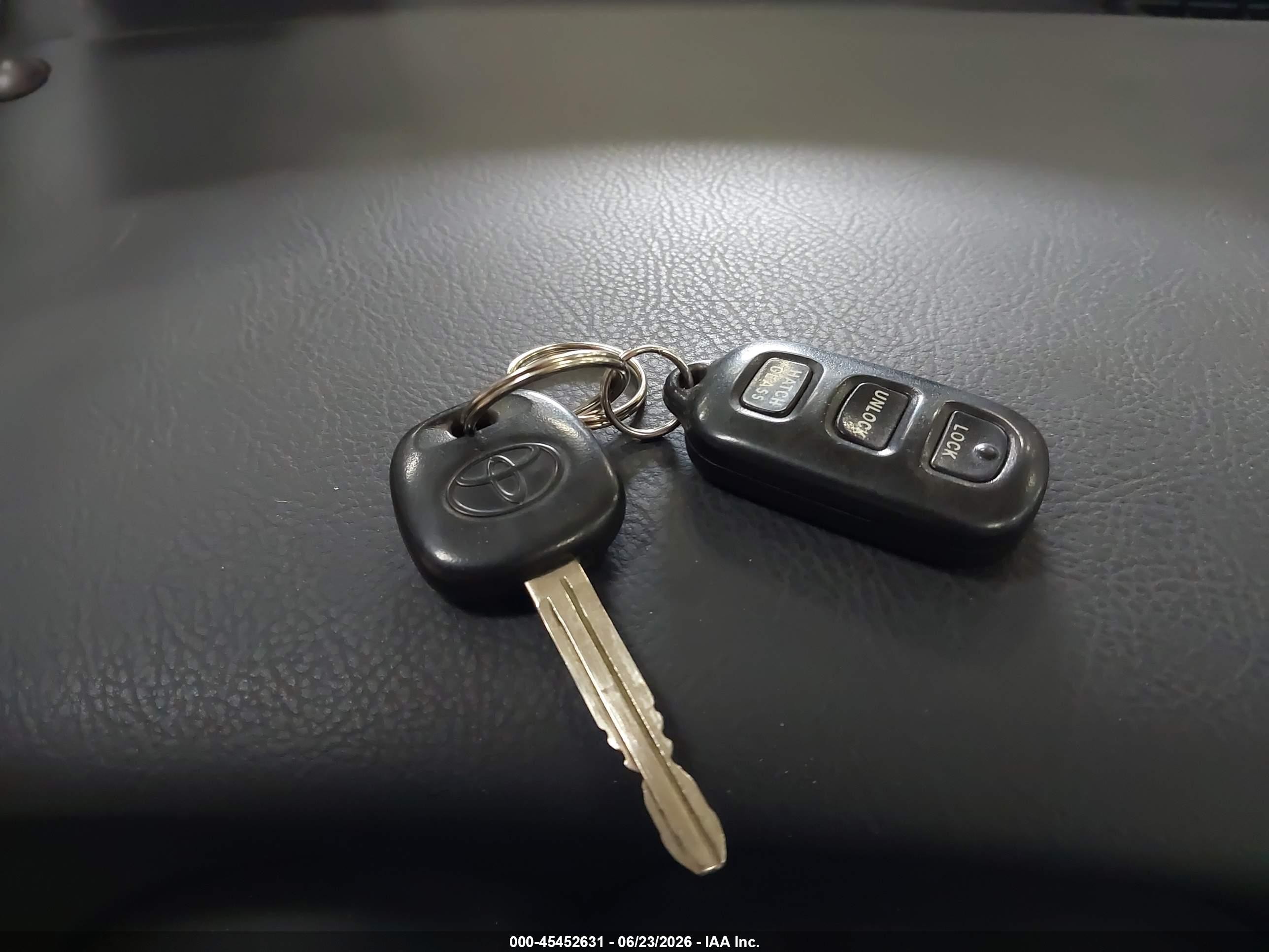 2006 Toyota Matrix Xr Белый vin: 2T1LR32E66C552212