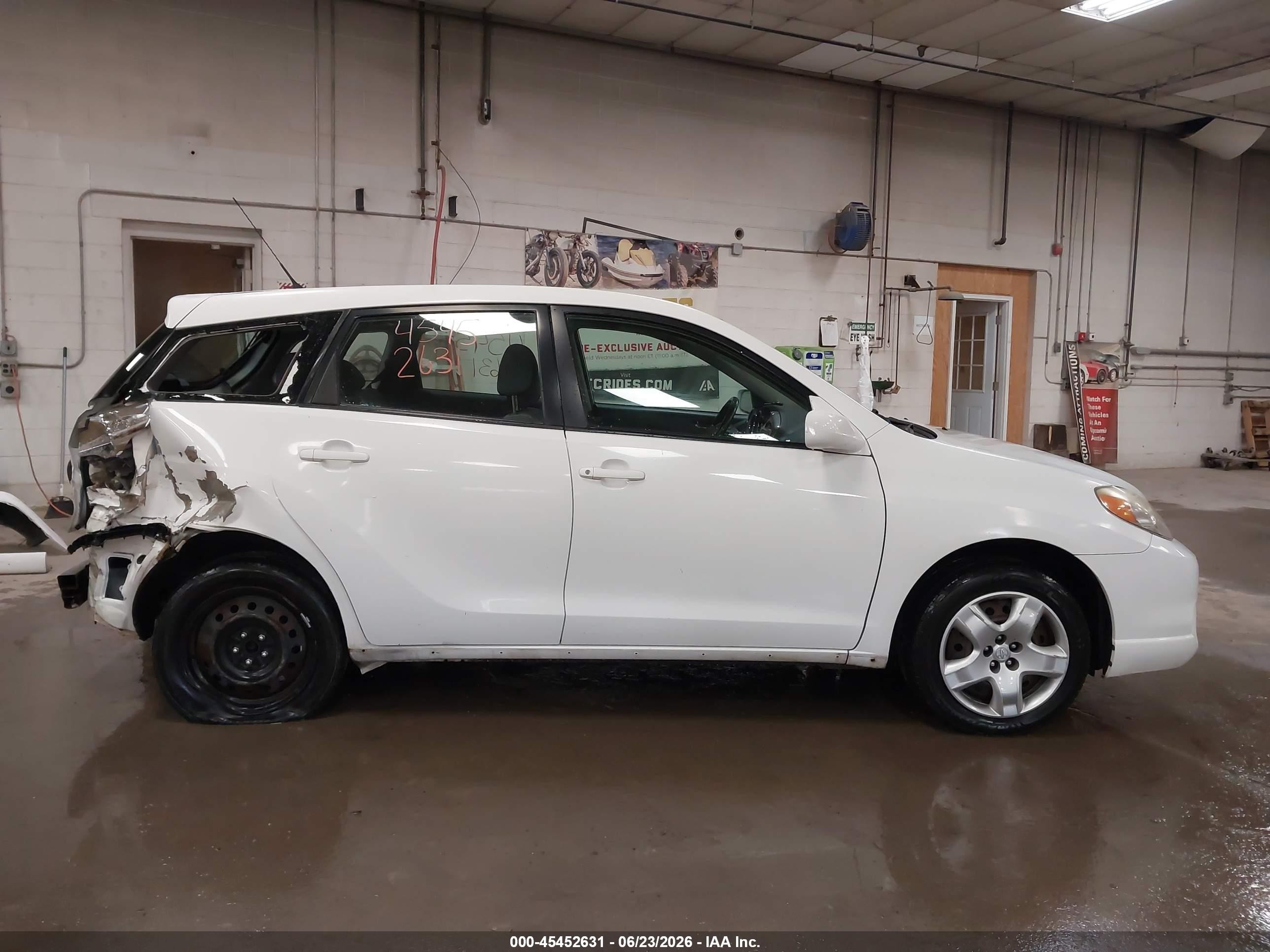 2006 Toyota Matrix Xr Белый vin: 2T1LR32E66C552212