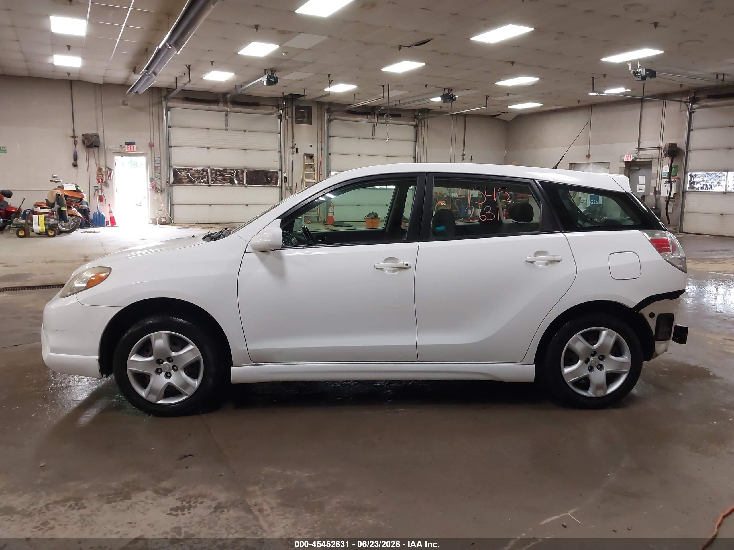 2006 Toyota Matrix Xr Белый vin: 2T1LR32E66C552212