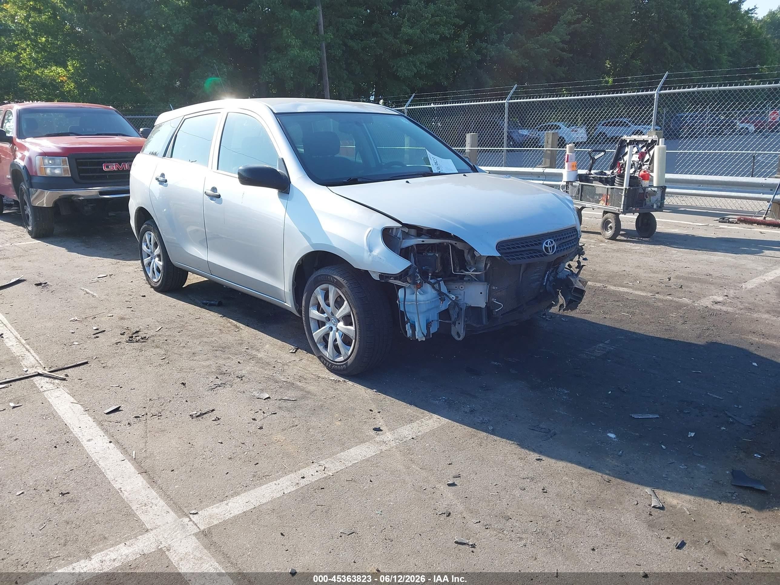 2005 Toyota Matrix   Silver vin: 2T1LR32E75C507214