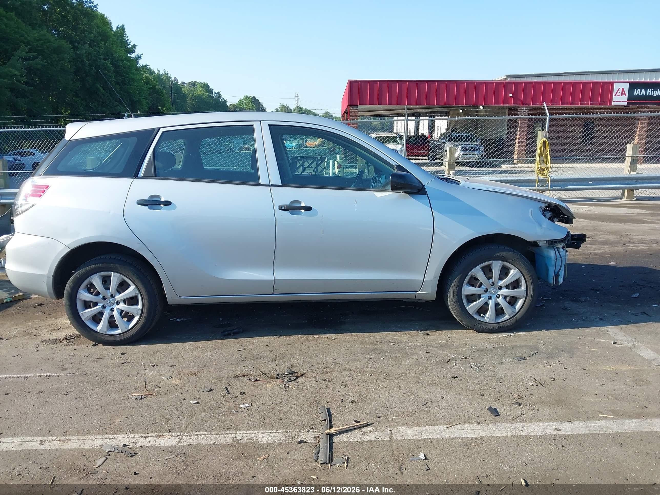 2005 Toyota Matrix   Silver vin: 2T1LR32E75C507214