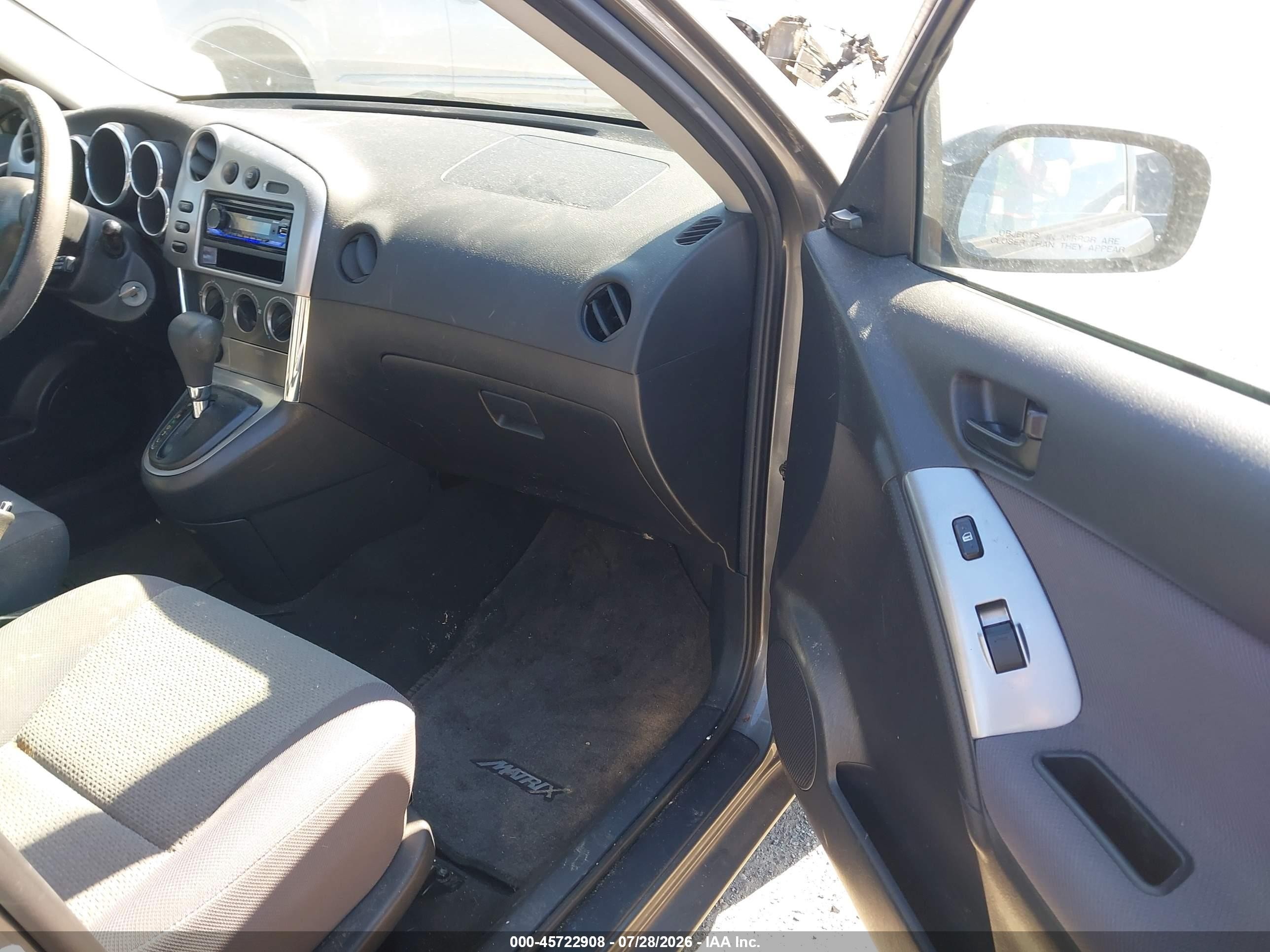 2004 Toyota Matrix Standard Silver vin: 2T1LR32E84C198965