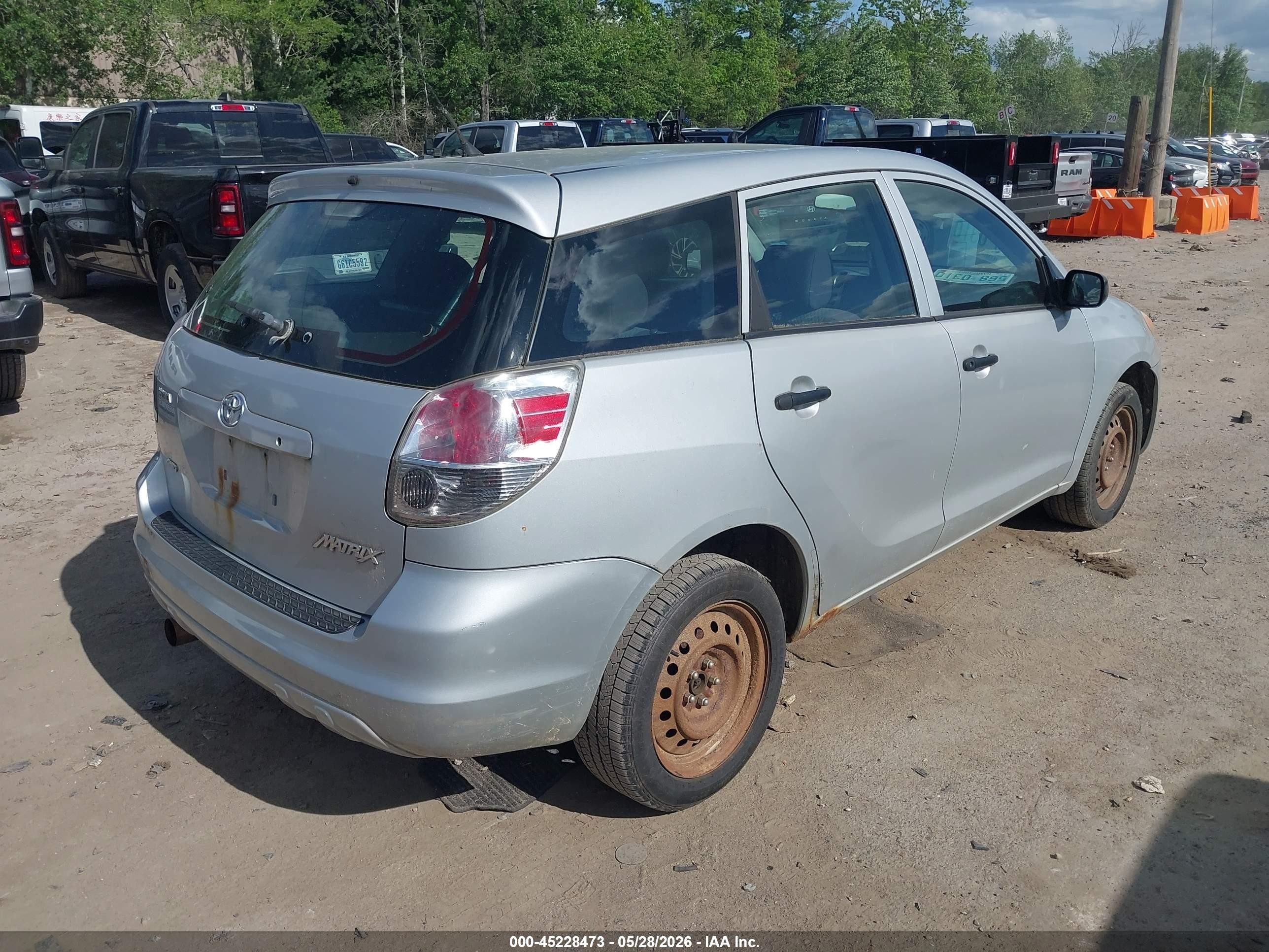 2006 Toyota Matrix   Silver vin: 2T1LR32E86C555905
