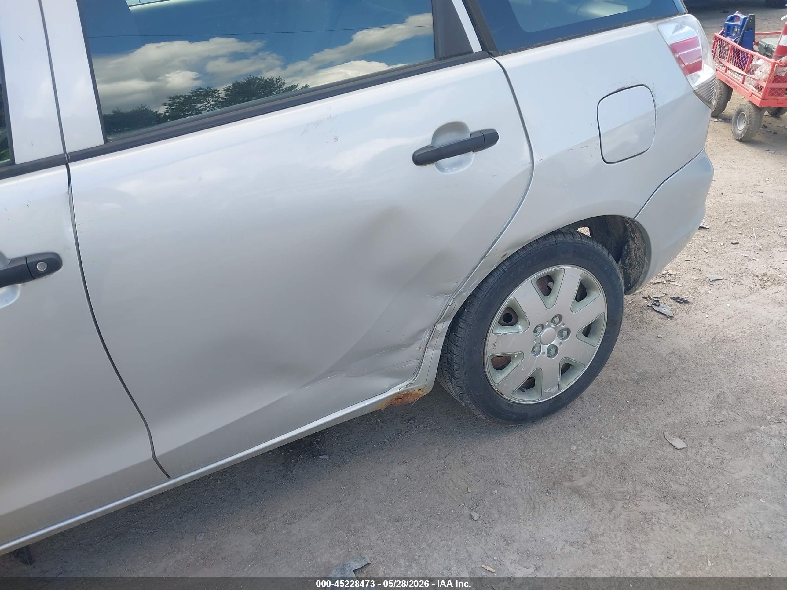2006 Toyota Matrix   Silver vin: 2T1LR32E86C555905