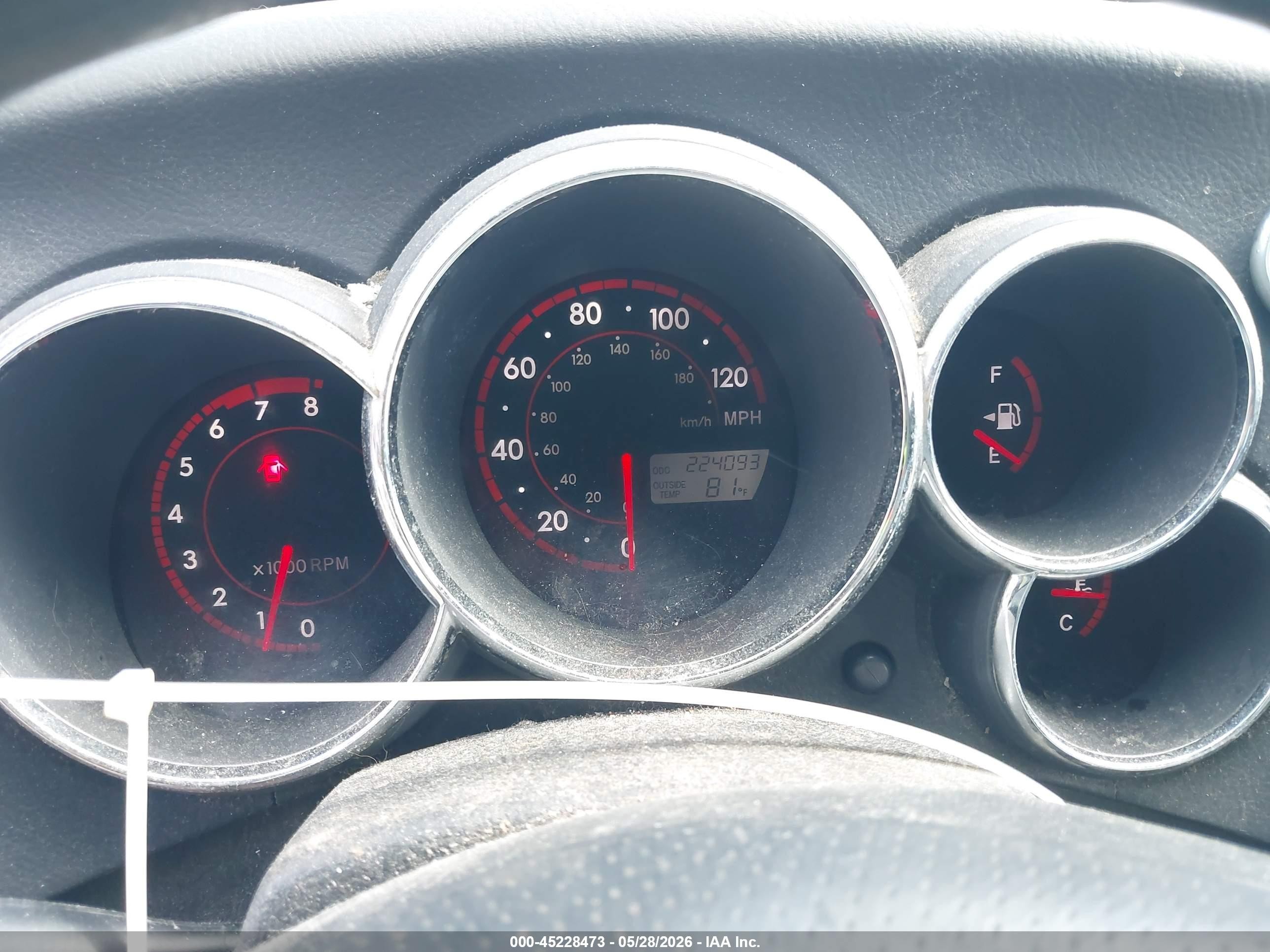 2006 Toyota Matrix   Silver vin: 2T1LR32E86C555905