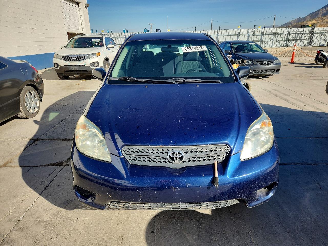 2005 Toyota Matrix Base Blue vin: 2T1LR32E95C429597