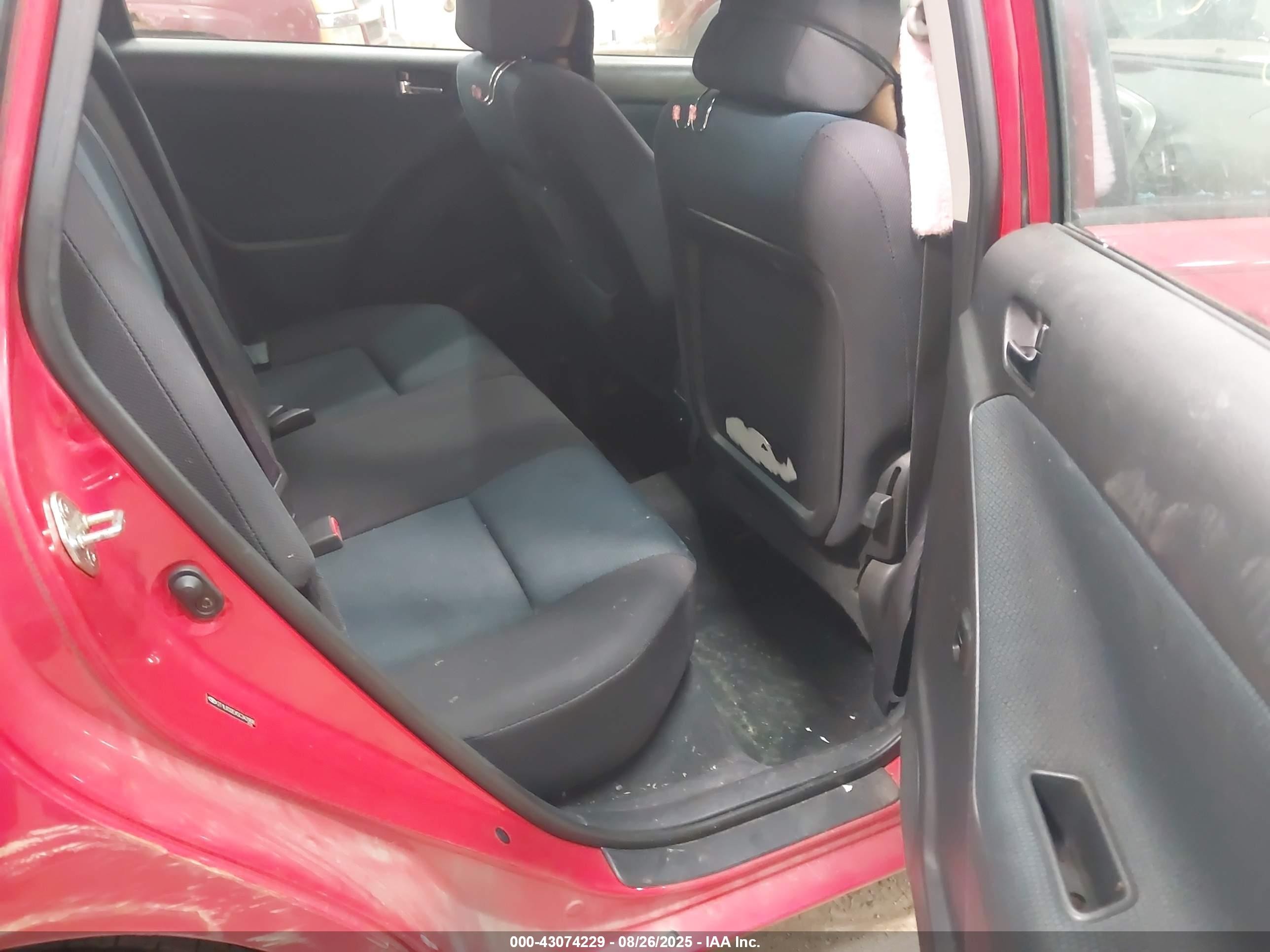 2005 Toyota Matrix Xr Red vin: 2T1LR32EX5C342968