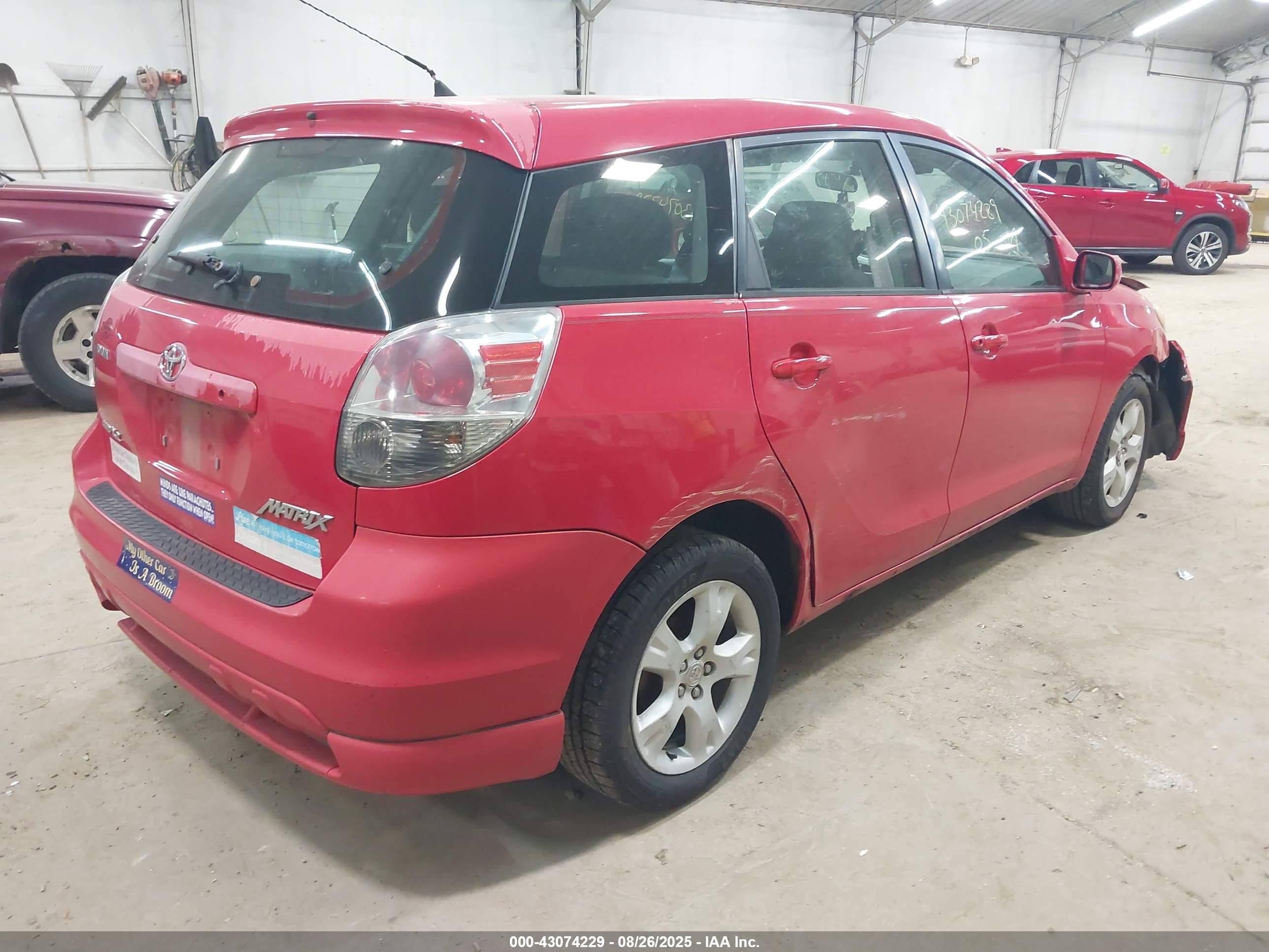 2005 Toyota Matrix Xr Red vin: 2T1LR32EX5C342968