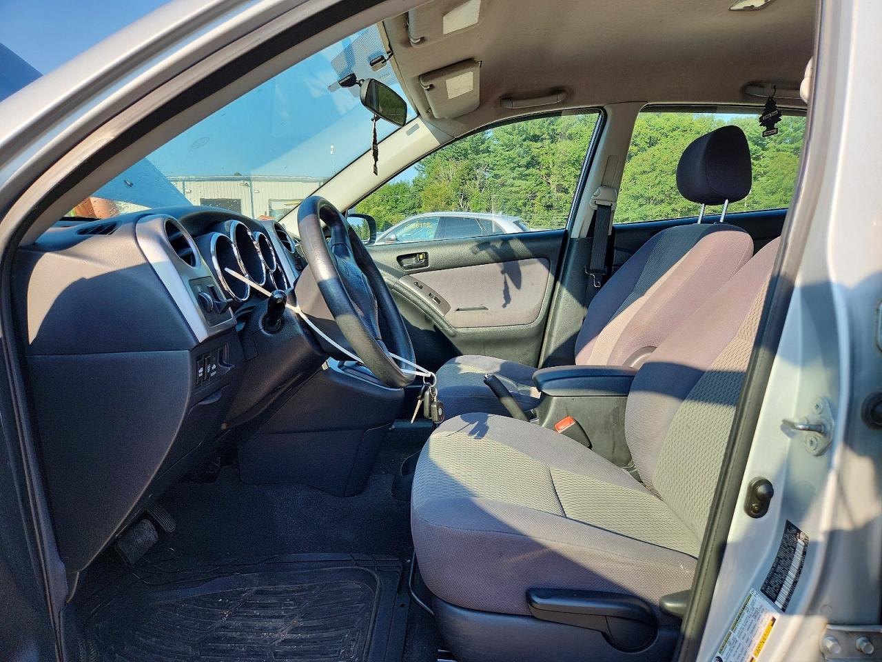 2006 Toyota Matrix Base Gray vin: 2T1LR32EX6C561916