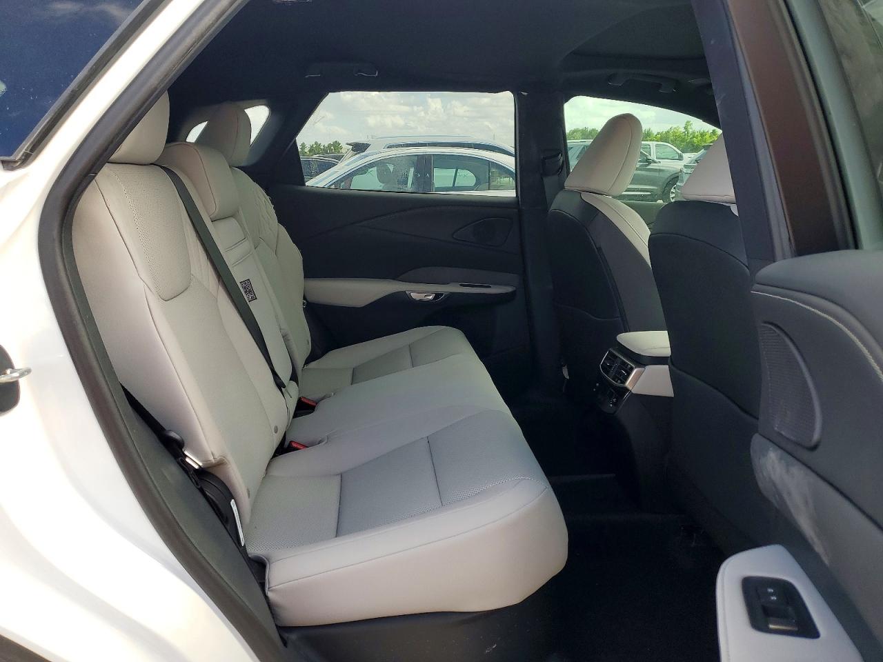 2025 Lexus Rx 350 F Sport Design White vin: 2T2BAMCA0SC120550