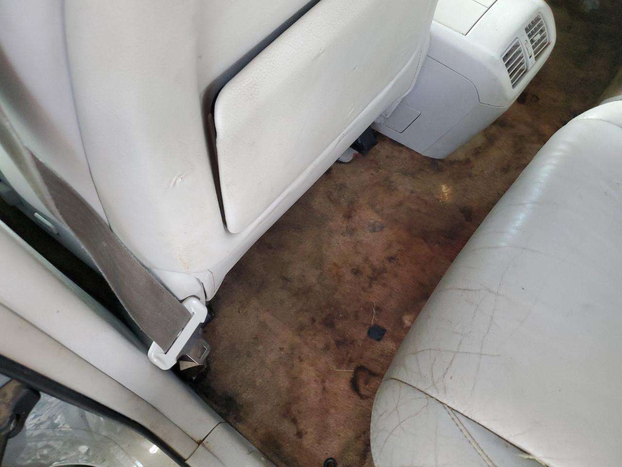 2004 Lexus Rx 330 Silver vin: 2T2GA31UX4C014073 Damage: Left Rear Carpet, Stained, Permanent