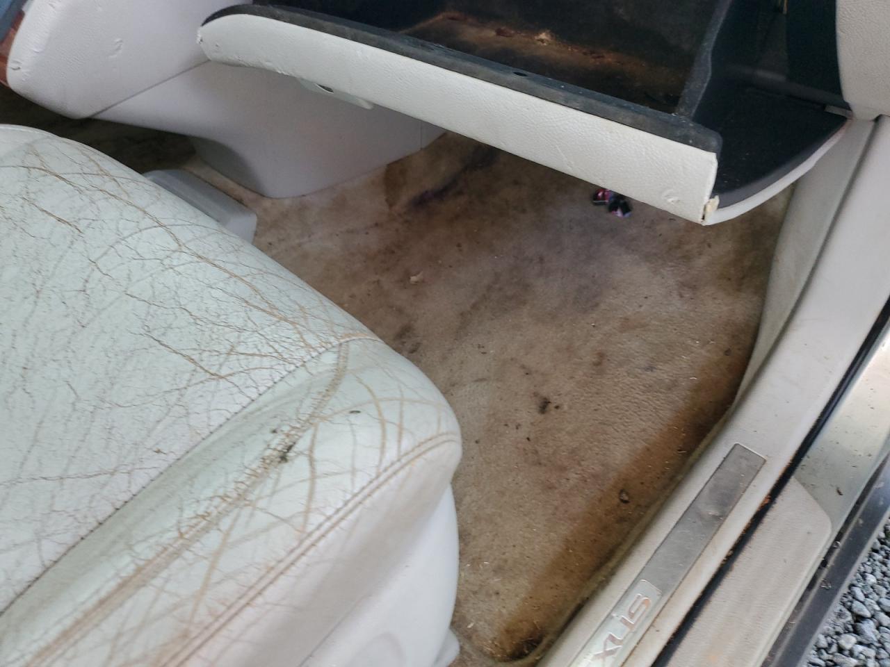 2004 Lexus Rx 330 Silver vin: 2T2GA31UX4C014073 Damage: Right Front Carpet, Stained, Permanent