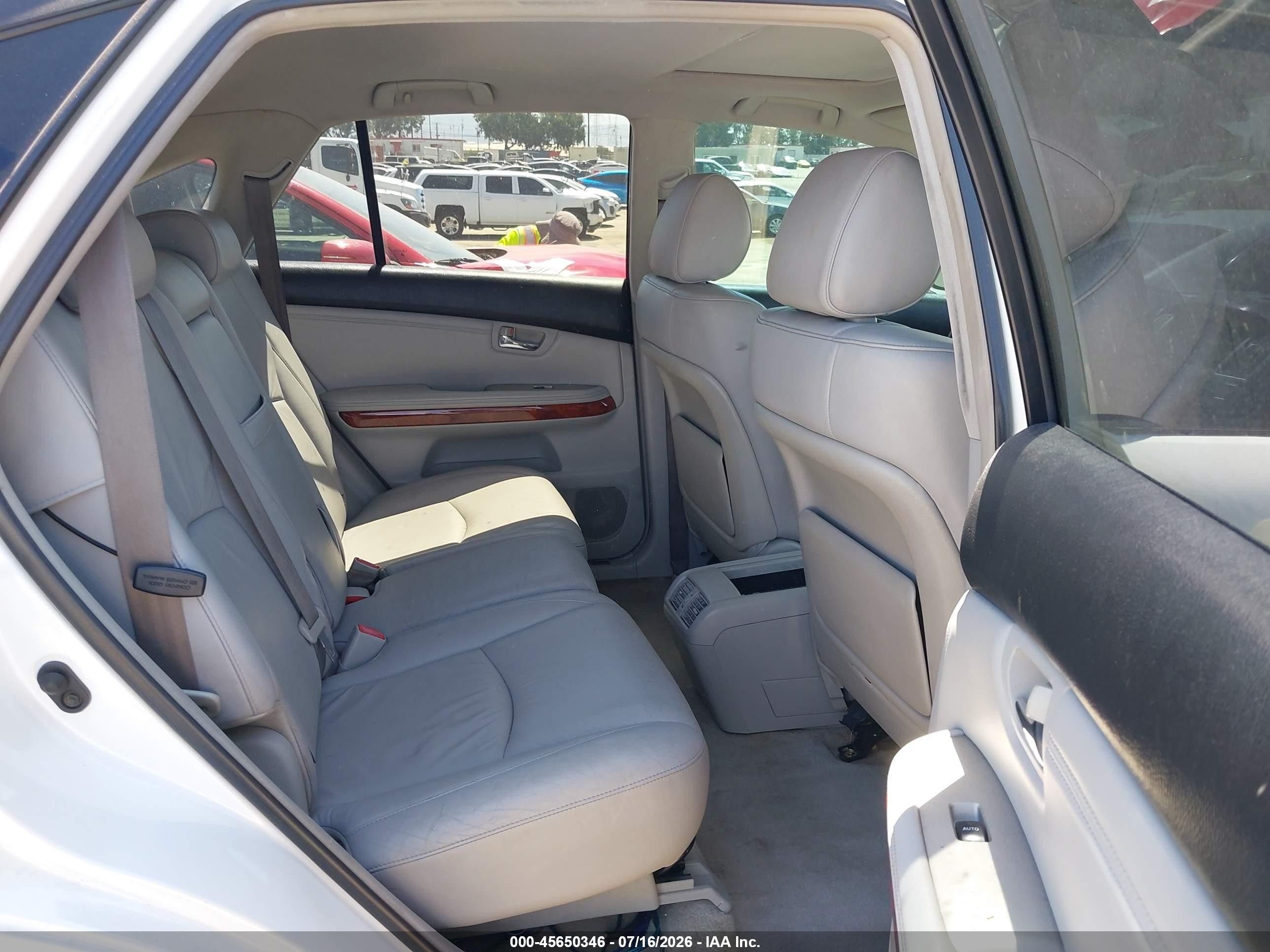 2004 Lexus Rx 330   White vin: 2T2HA31U64C020652