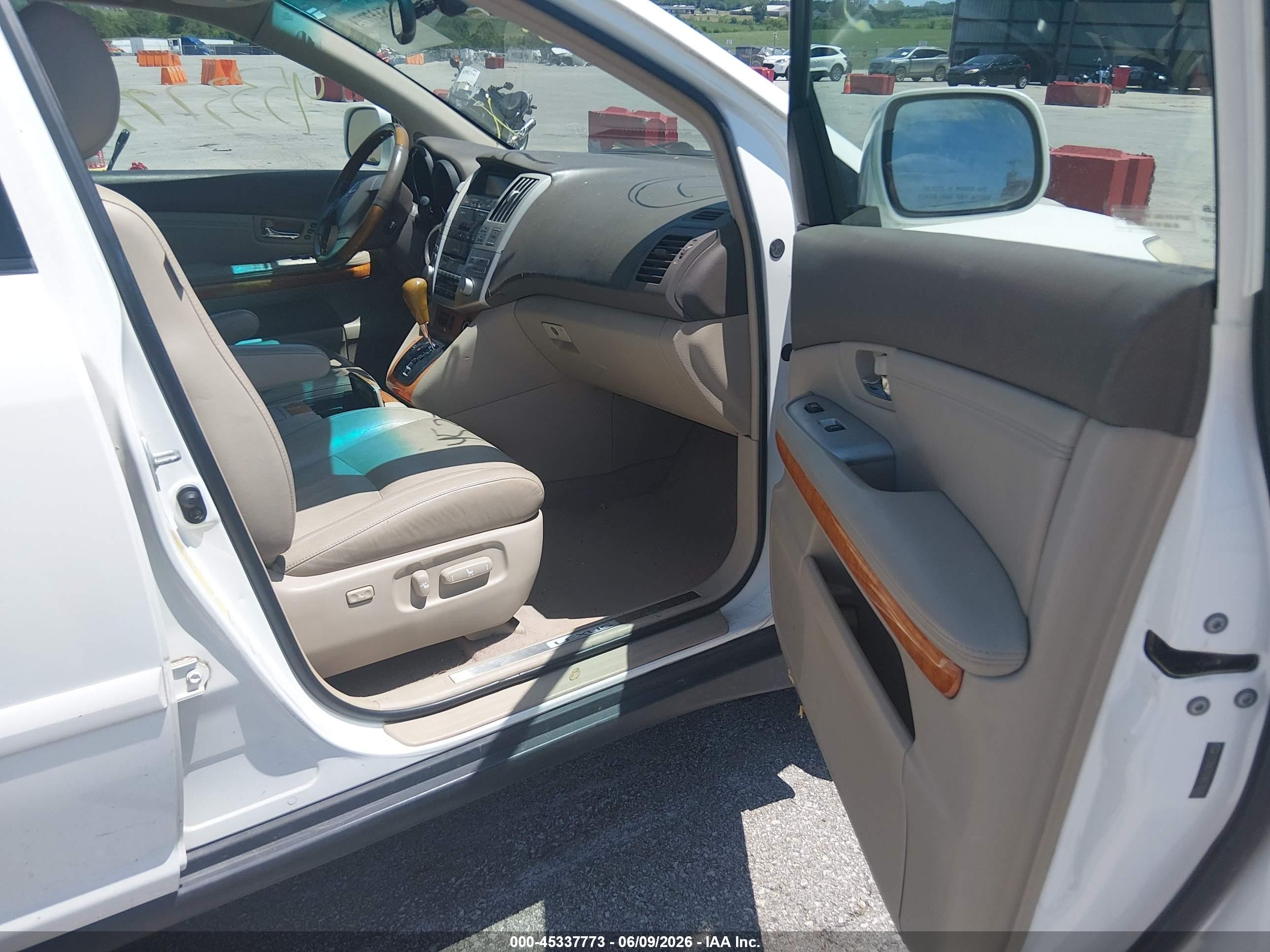 2006 Lexus Rx 330   White vin: 2T2HA31U96C106850