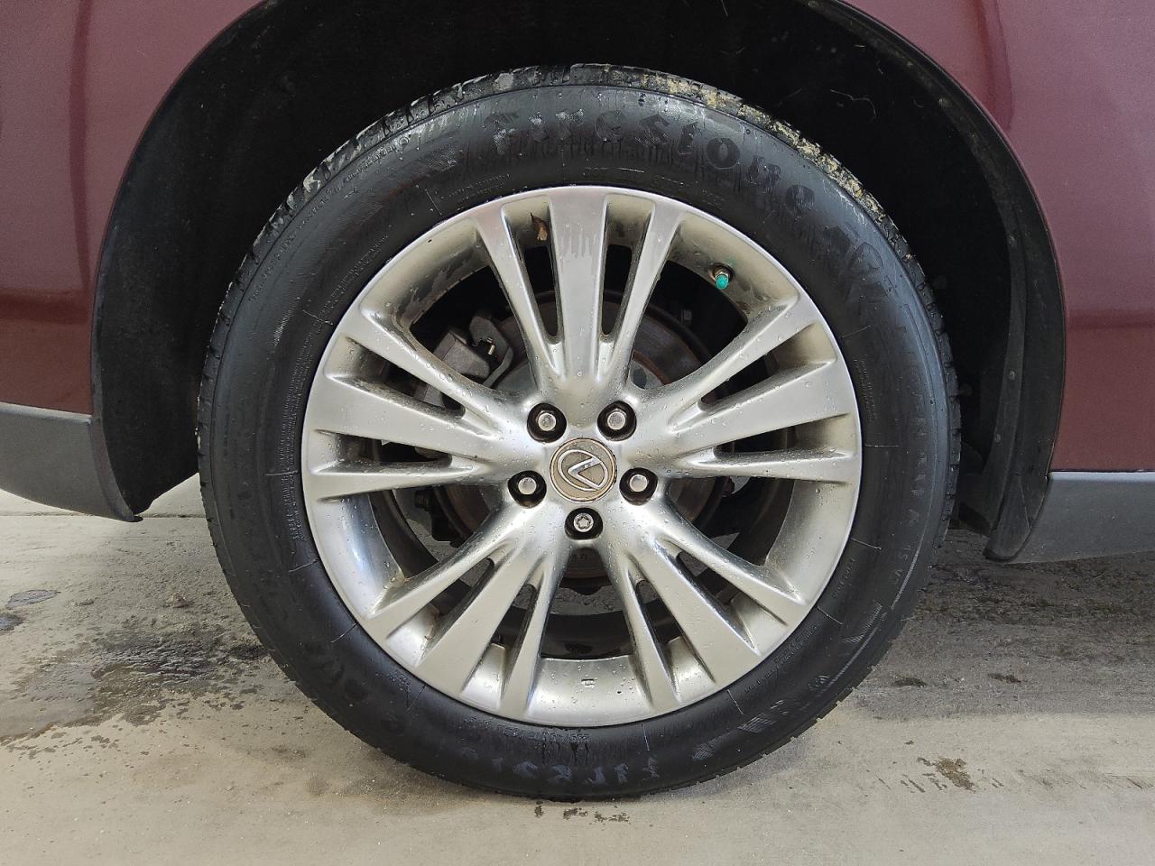 2014 Lexus Rx 350 Burgundy vin: 2T2ZK1BA6EC139376 Damage: Right Rear Tire, Worn, Replacement Required