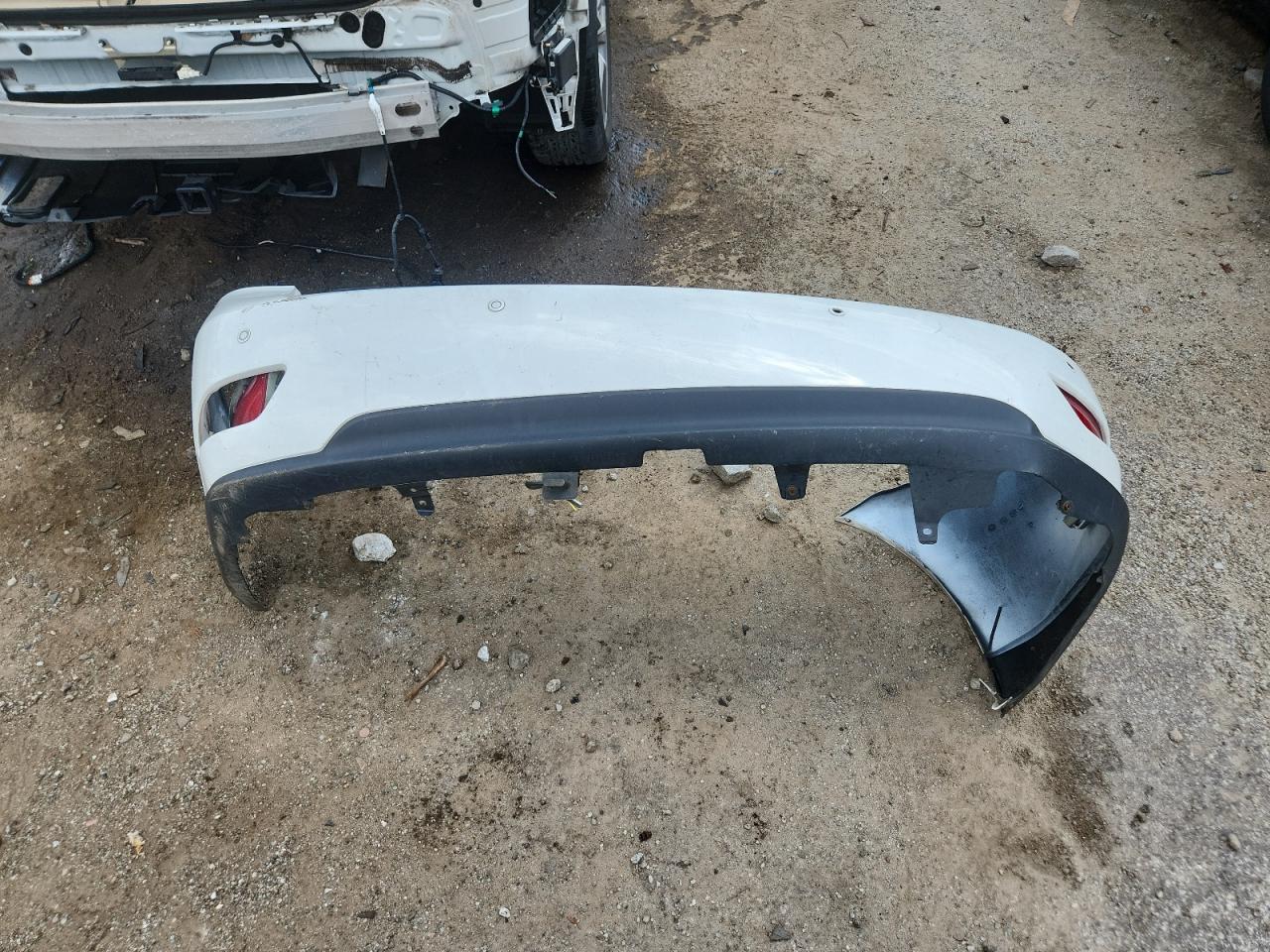 2015 Lexus Rx 350 Base White vin: 2T2ZK1BAXFC167506 Damage: Left Rear Marker Lamp, Broken, Replacement Required