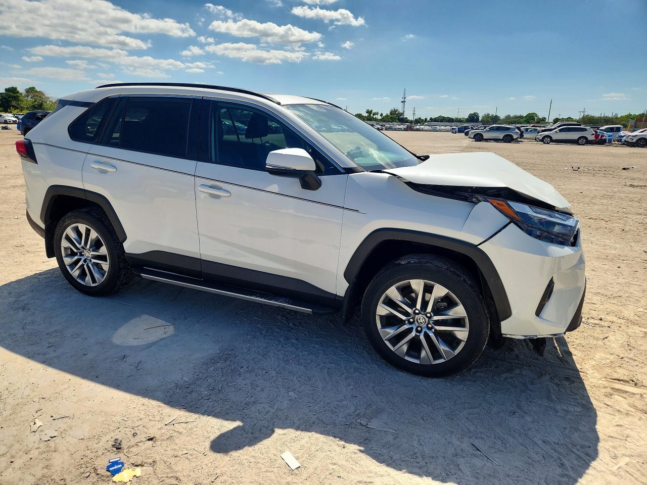 2022 Toyota Rav4 Xle Premium White vin: 2T3A1RFV0NW303498