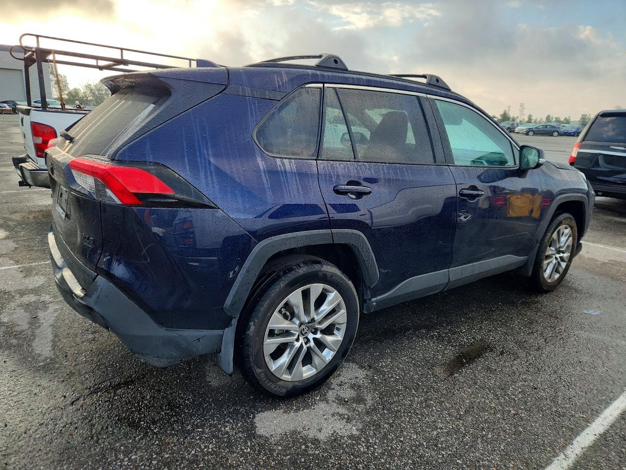 2025 Toyota Rav4 Xle Premium Blue vin: 2T3A1RFV0SW573407
