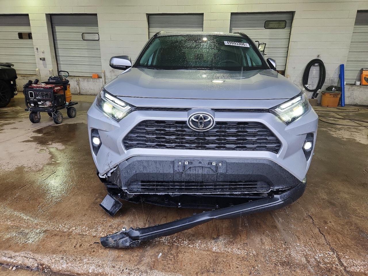 2025 Toyota Rav4 Xle Premium Silver vin: 2T3A1RFV0SW624551