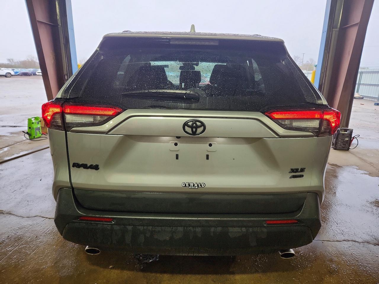 2025 Toyota Rav4 Xle Premium Silver vin: 2T3A1RFV0SW624551