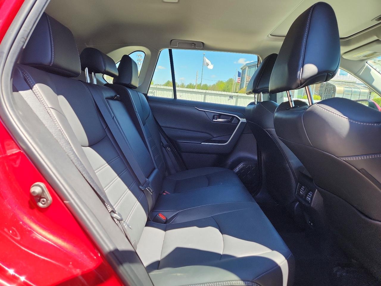 2022 Toyota Rav4 Xle Premium Коричневый vin: 2T3A1RFV1NW322268